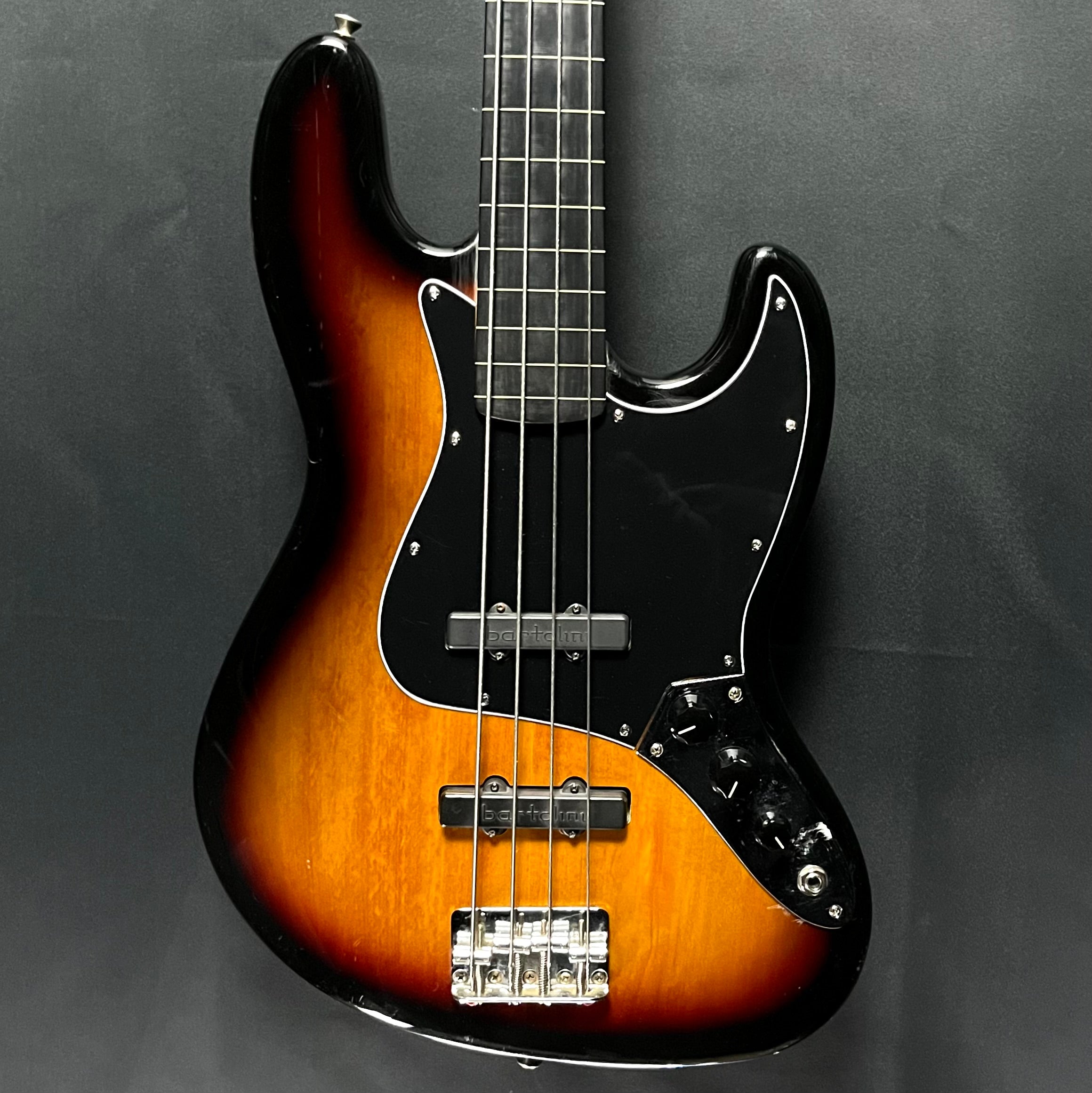 Used Squier Fretless Jazz Bass 3 Color Sunburst W Bartolini Pickups Tf Tone Shop Guitars