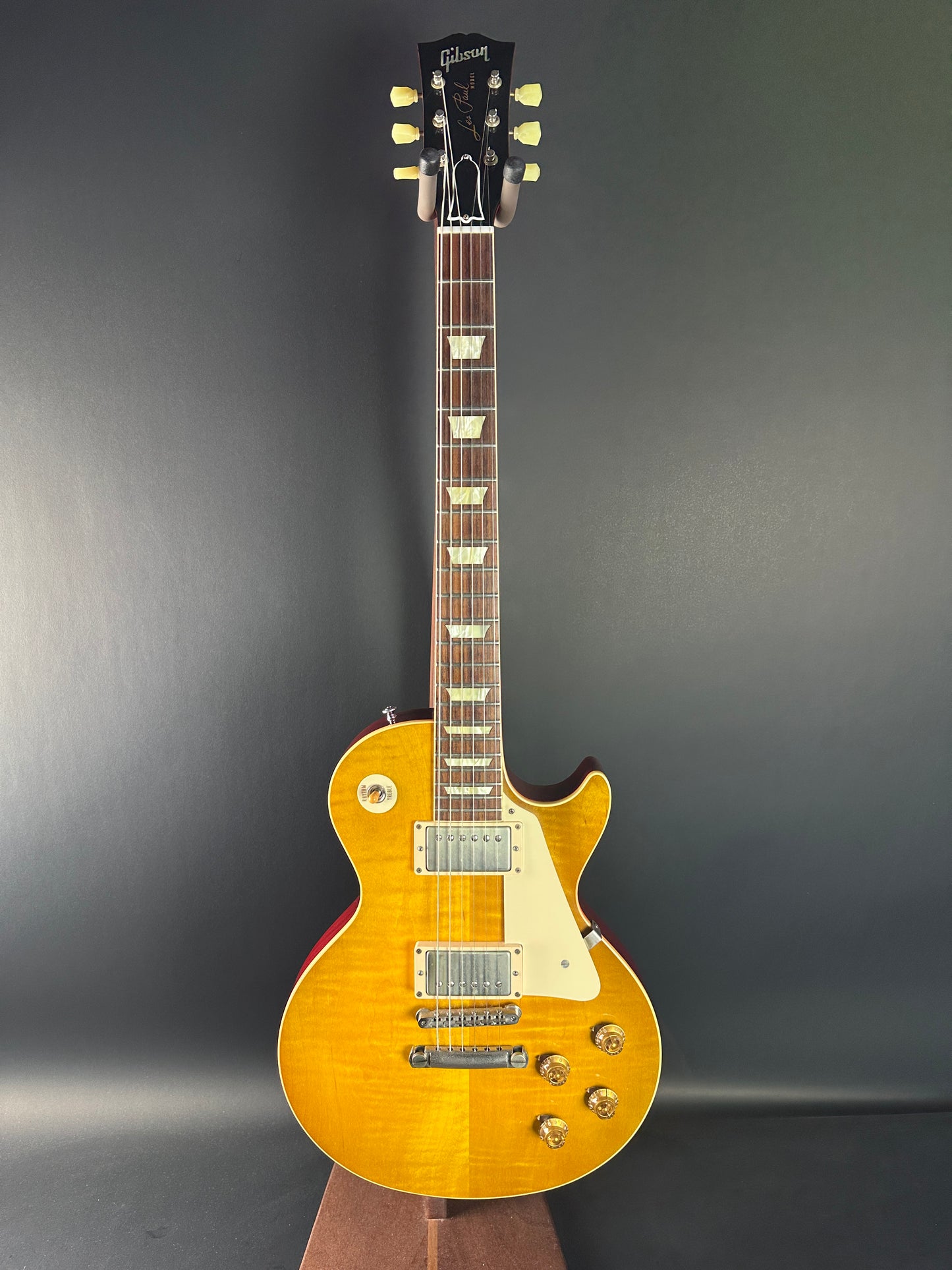 Full front of Used Gibson Custom Shop '58 Les Paul R8 VOS Lemonburst.