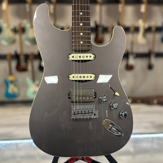 Front of Used 2023 Fender Aerodyne Special Stratocaster HSS Dolphin Gray Metallic w/bag TSS4122