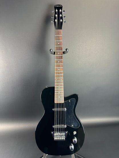 Full front of Used Silvertone 1303/U2 Black.