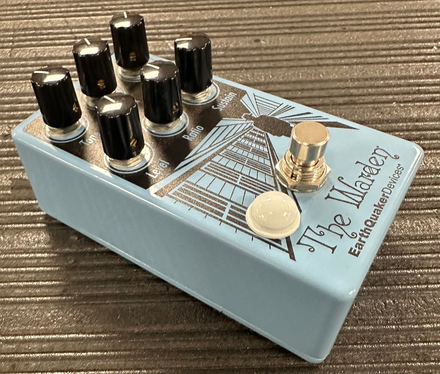 Side of Used Earthquaker Devices The Warden Compressor TSS4158