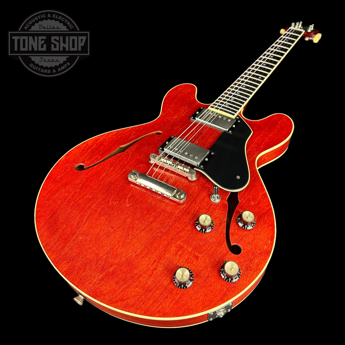 Front angle of Collings I35-LC Vintage Faded Cherry.