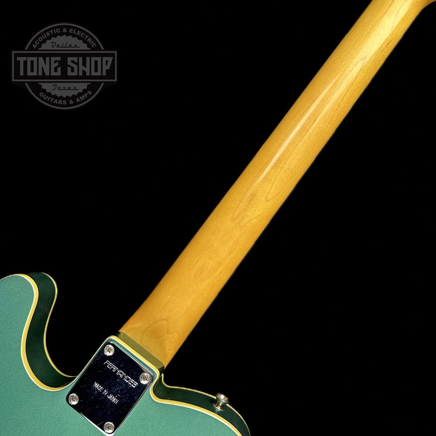 Back of neck of Used Fernandes "T" Green.