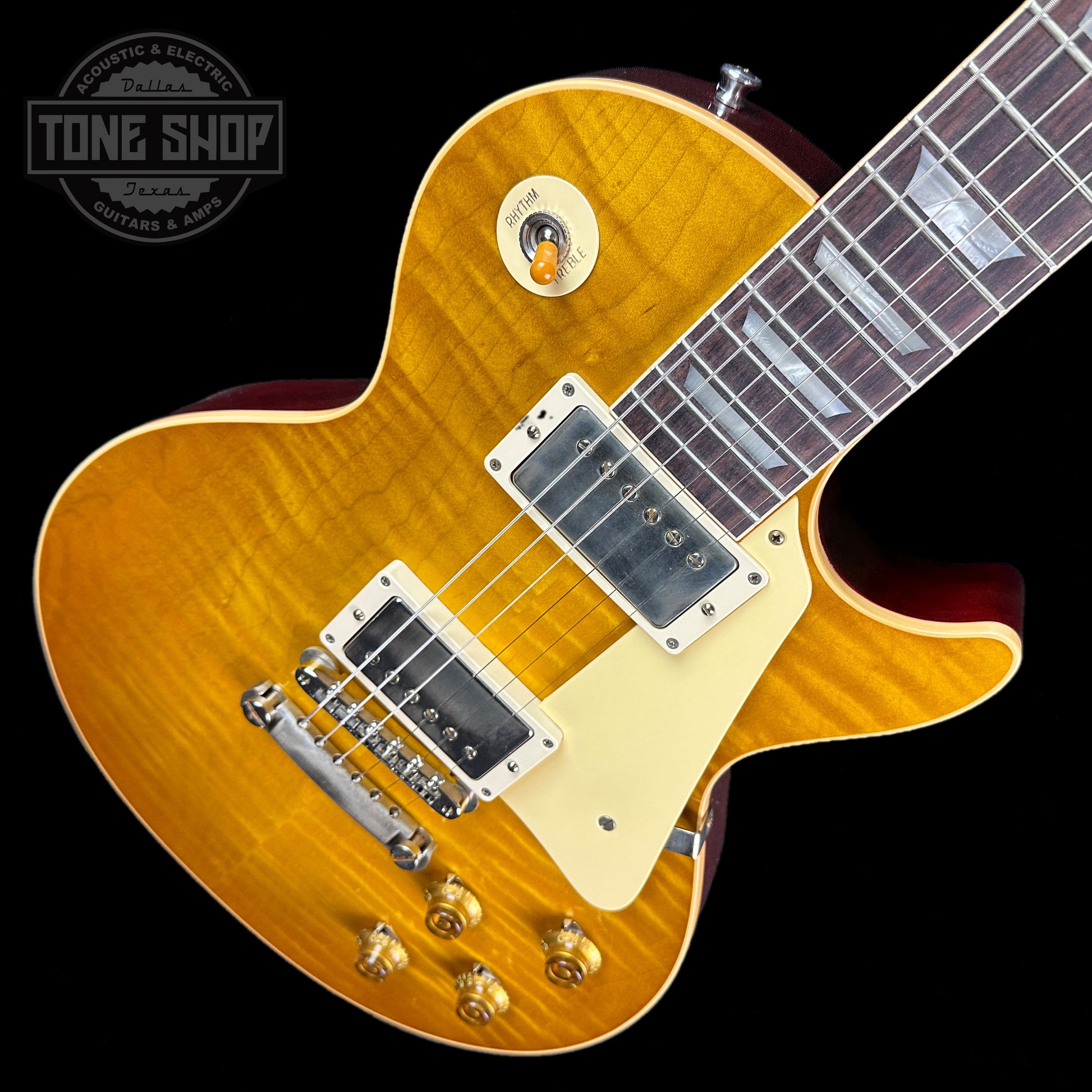 Front angle of Gibson Custom Shop M2M 1959 Les Paul Standard Chambered Lemon Burst VOS.