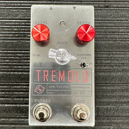 Top of Used Cusack Music Tremolo Amplitude Modulation Emulator Pedal TSS4149