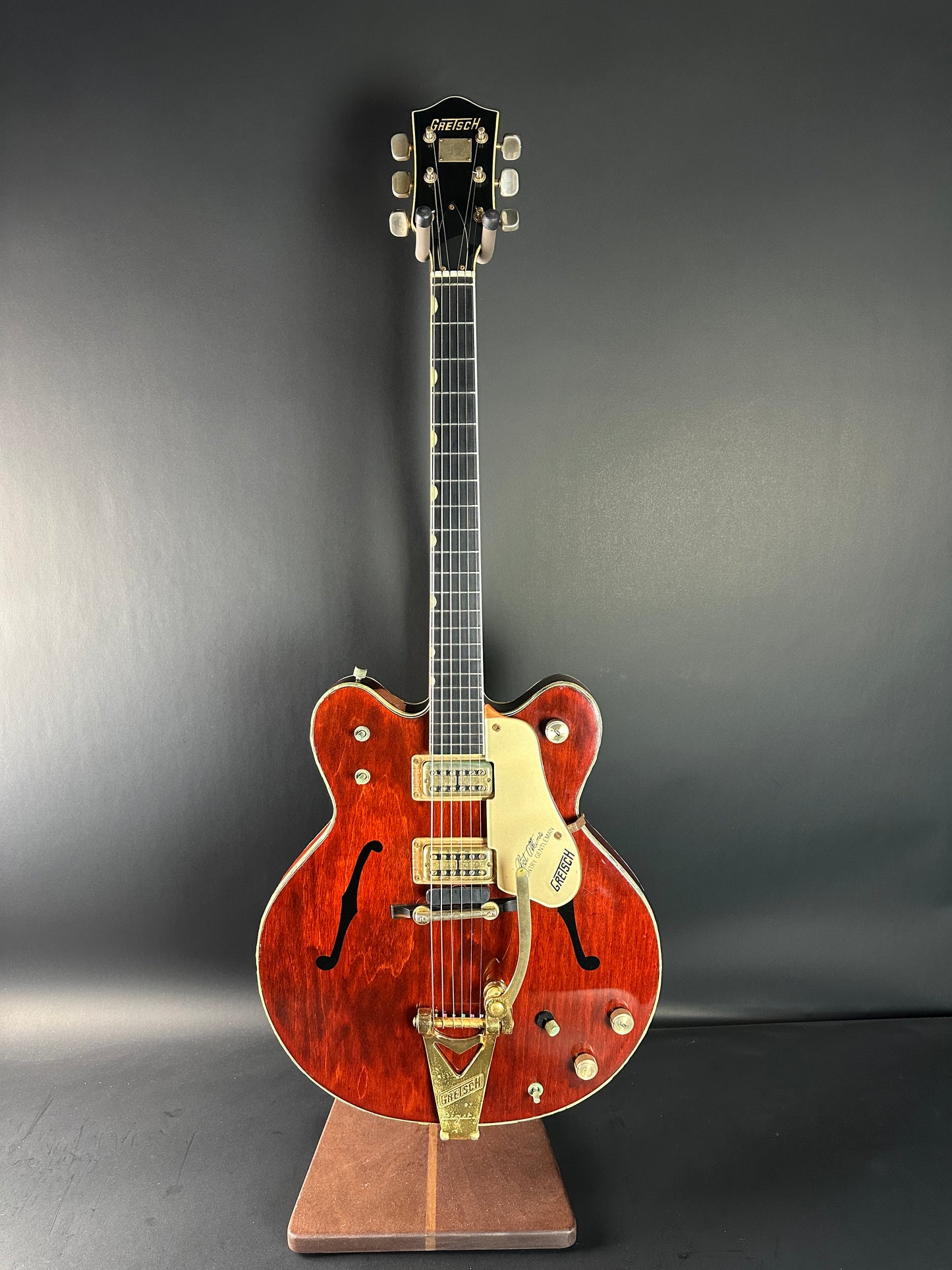 Full front of Vintage 1968 Gretsch 6122 Country Gentleman.