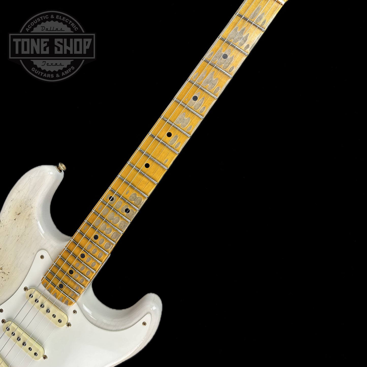 Fretboard of Fender Custom Shop Time Machine '57 Strat Heavy Relic Aged White Blonde.