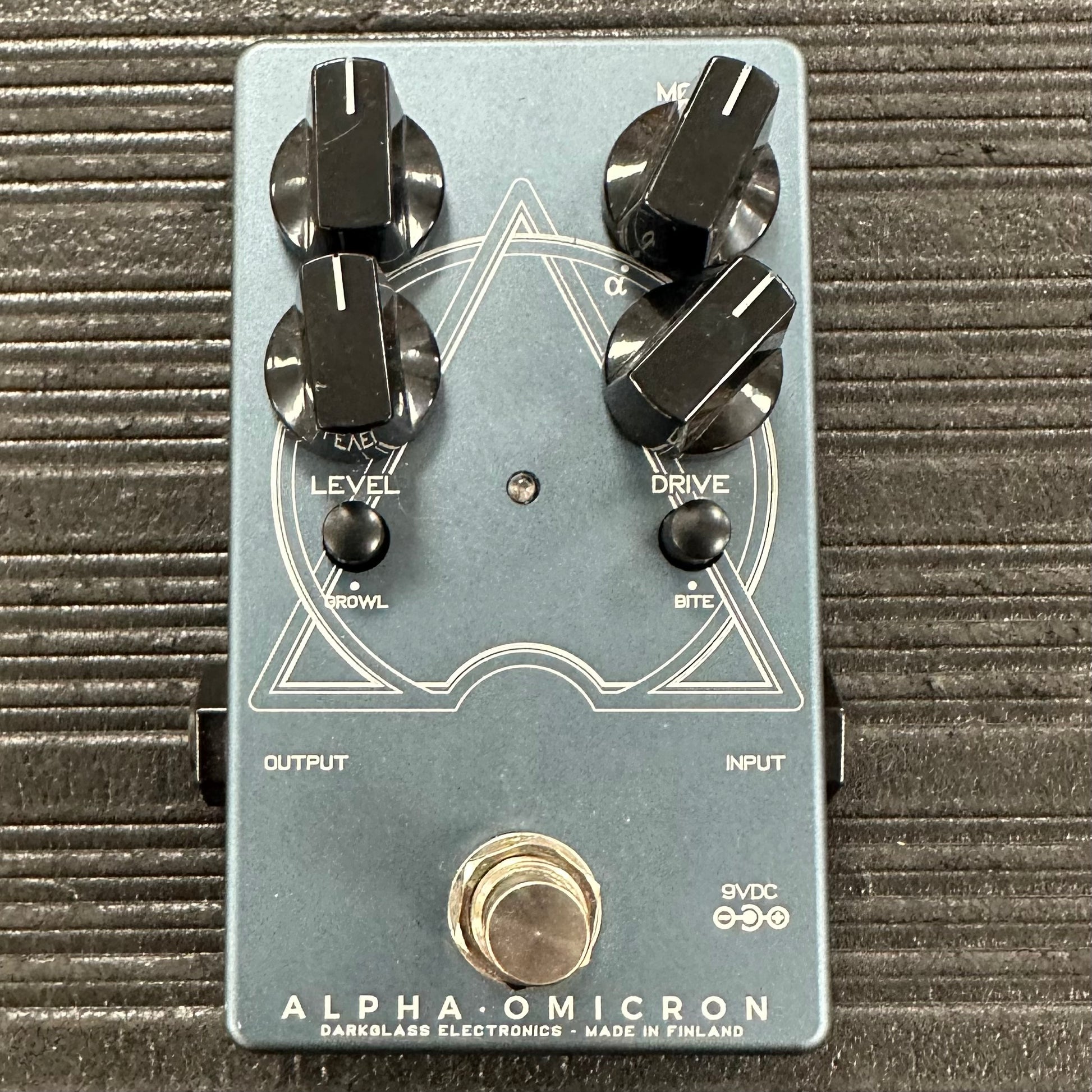 Top of Darkglass Electronics Alpha-Omicron Preamp Pedal TSS4303