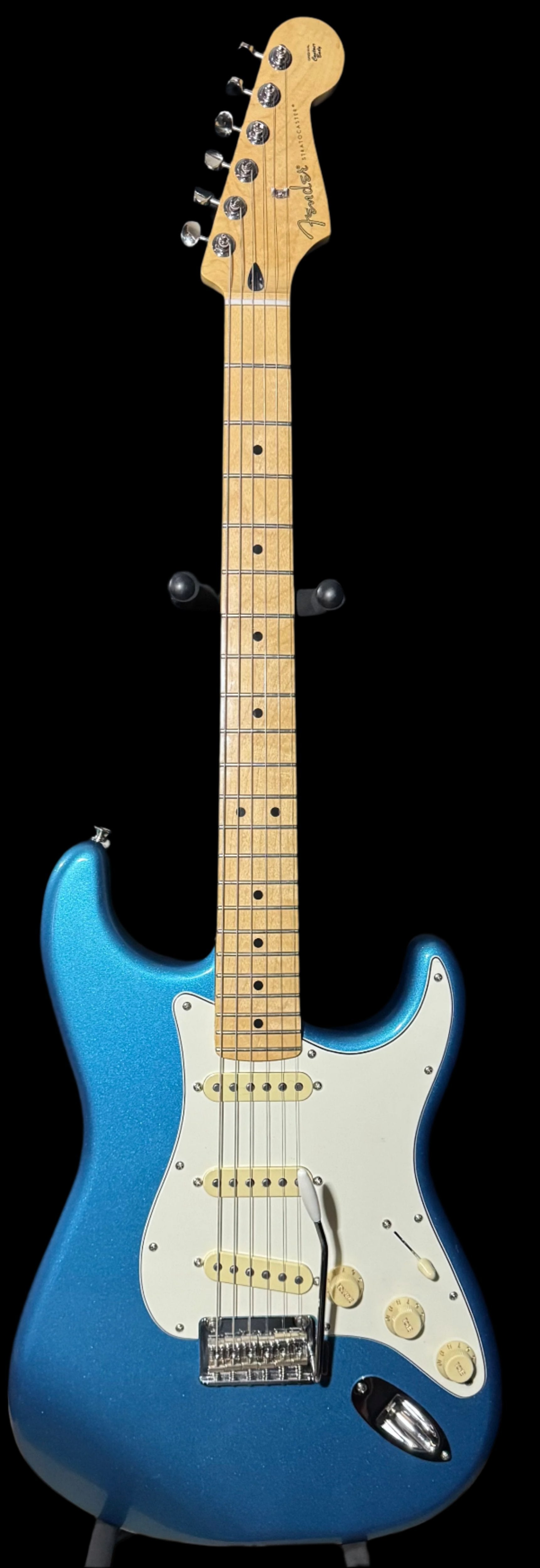 Full front of Used 2023 Fender Limited Edition Player Stratocaster Lake Placid Blue TSS4860