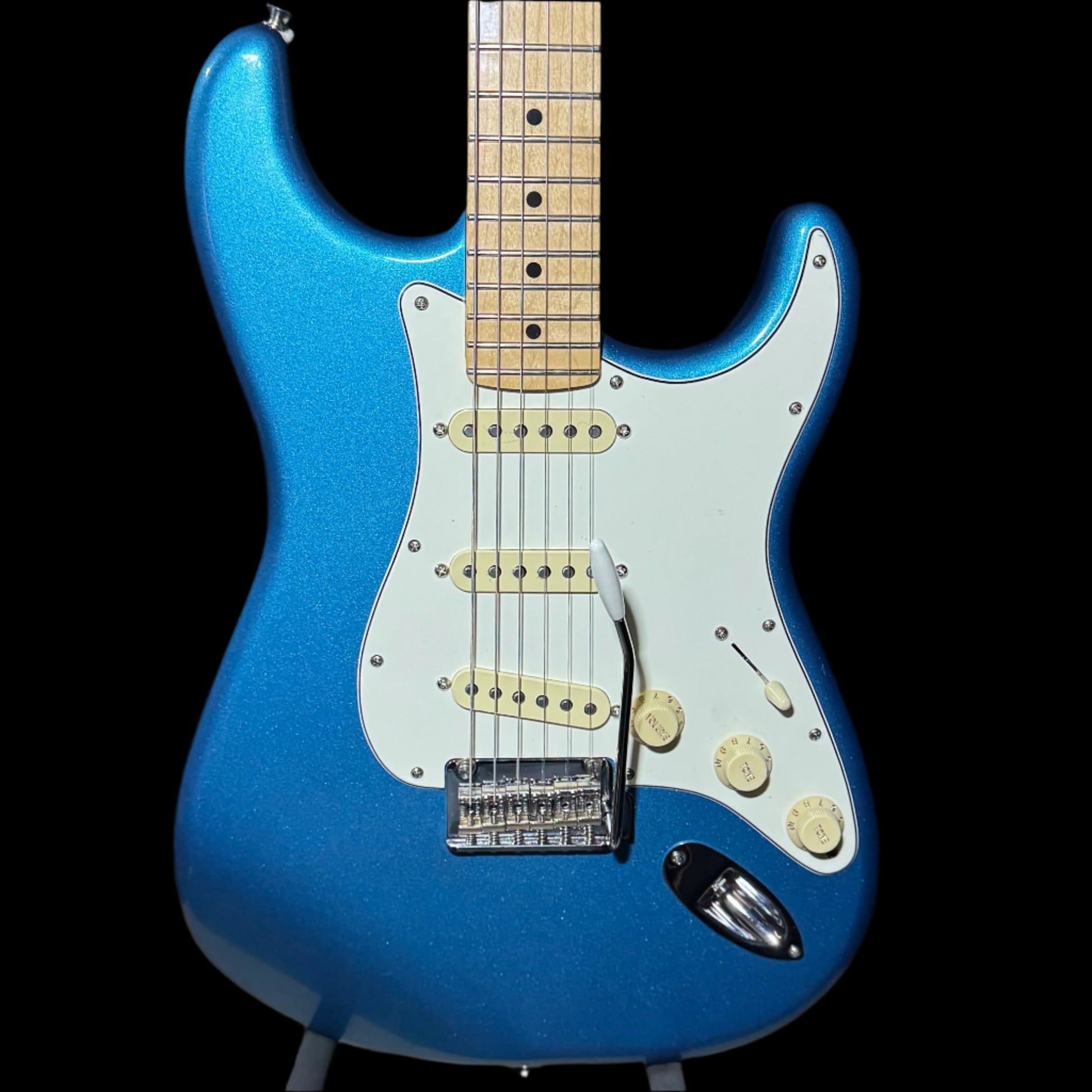 Front of Used 2023 Fender Limited Edition Player Stratocaster Lake Placid Blue TSS4860