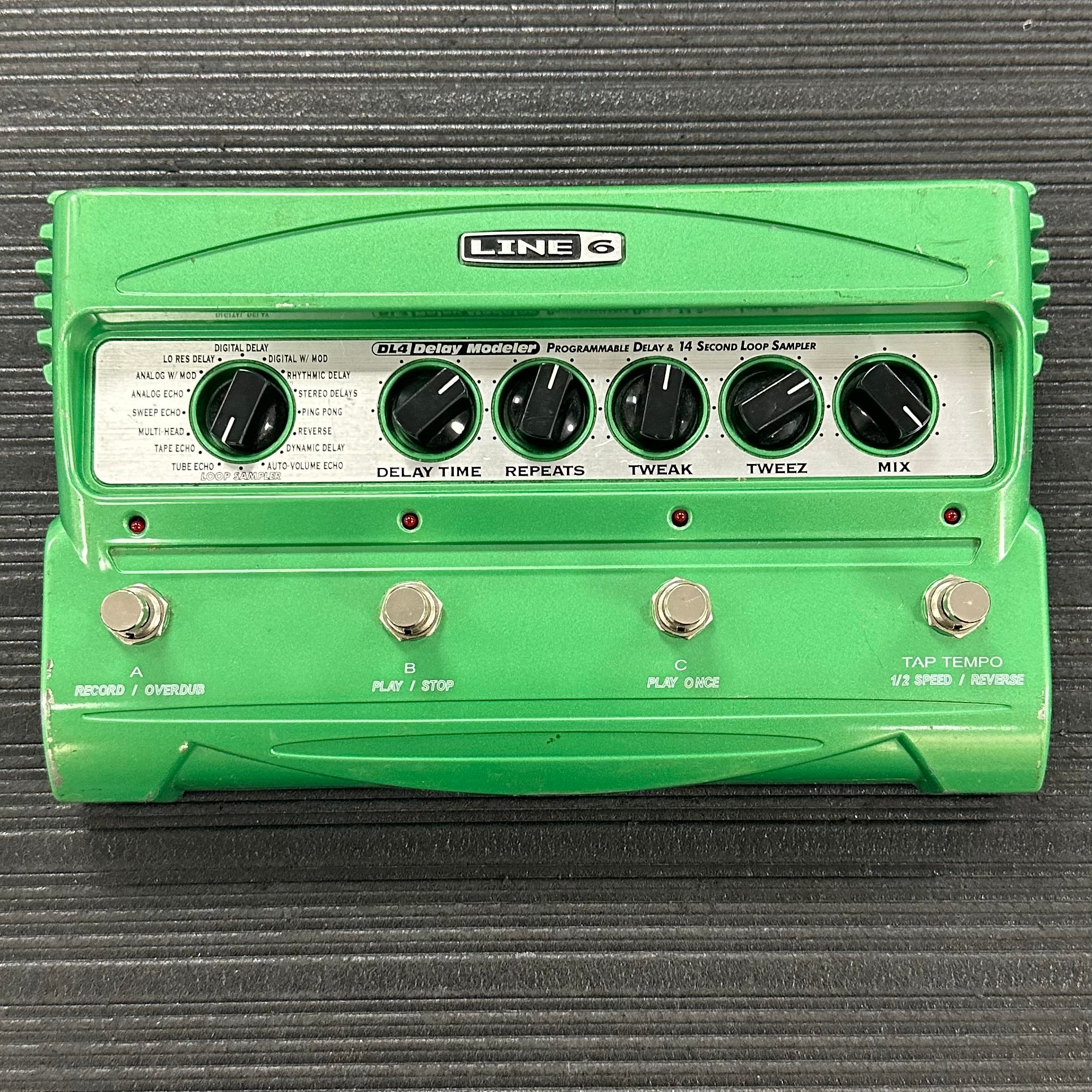 Top of Used Line 6 DL4 Delay/Looper TSS4212