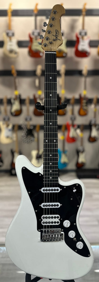 Full front of Used Indio OS20 White TSS4517