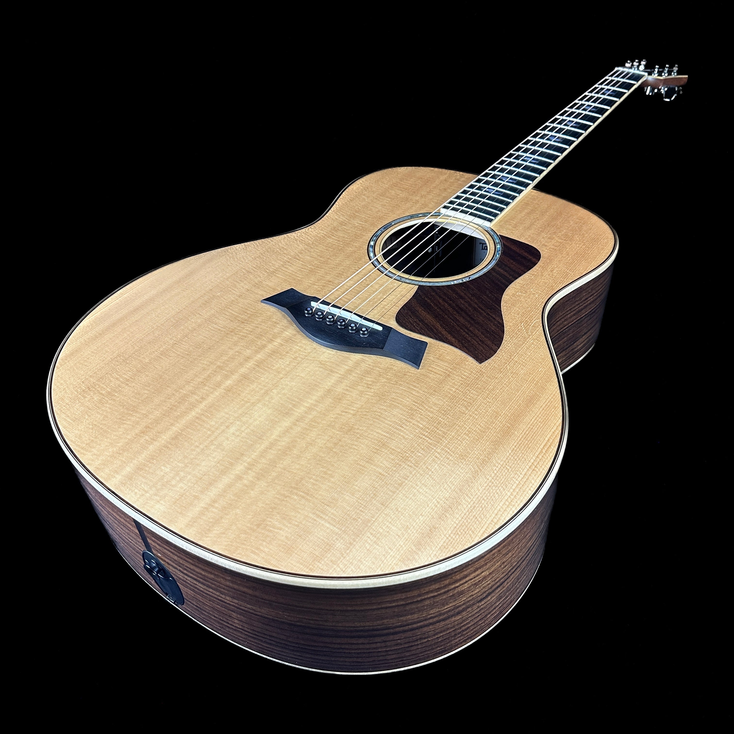 Taylor used online guitar