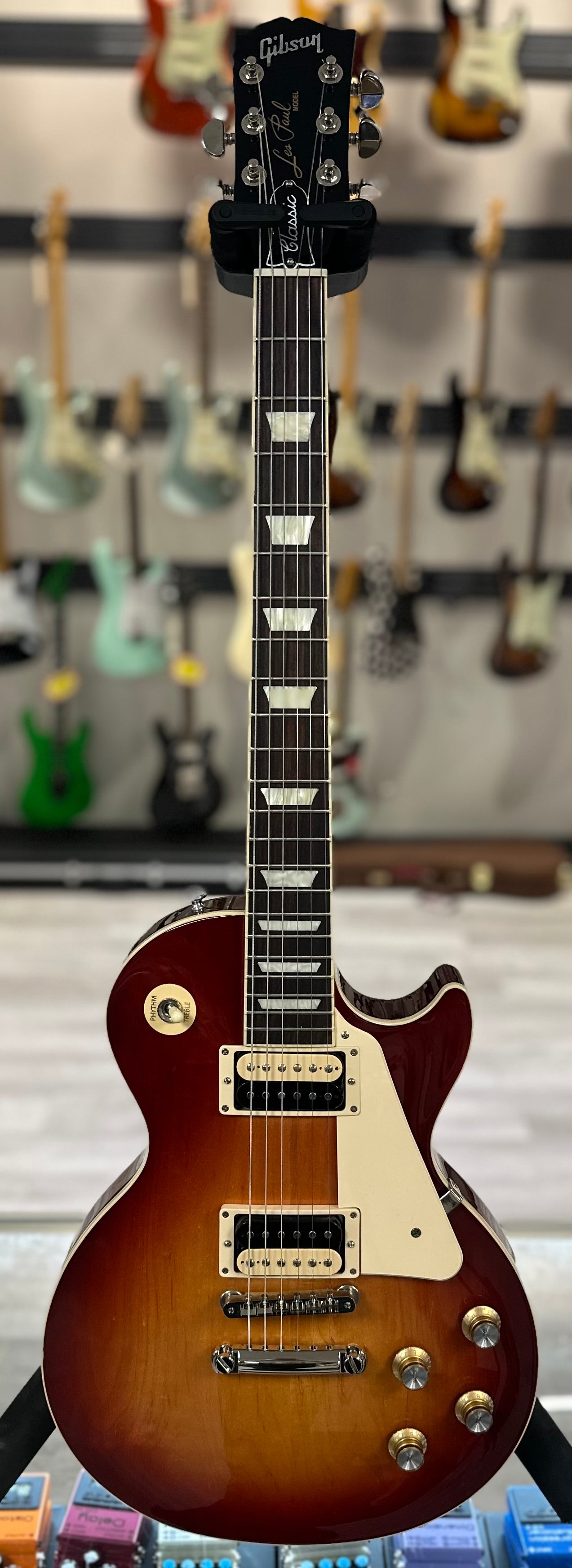 Full front of Used 2020 Gibson Les Paul Classic Heritage Cherry Sunburst w/bag TSS4224