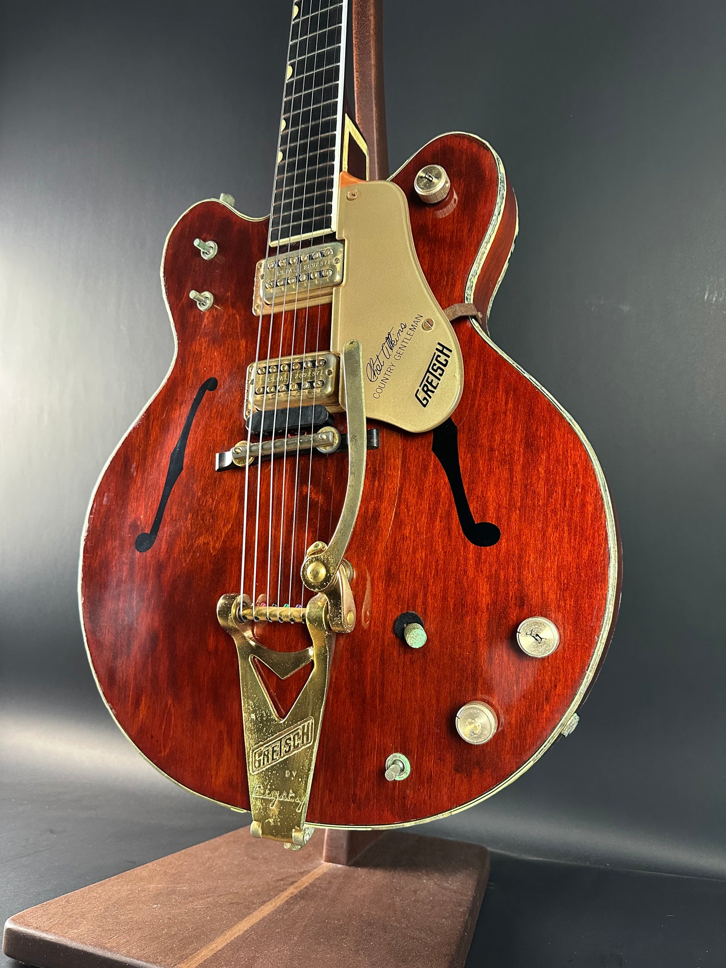 Front angle of Vintage 1968 Gretsch 6122 Country Gentleman.