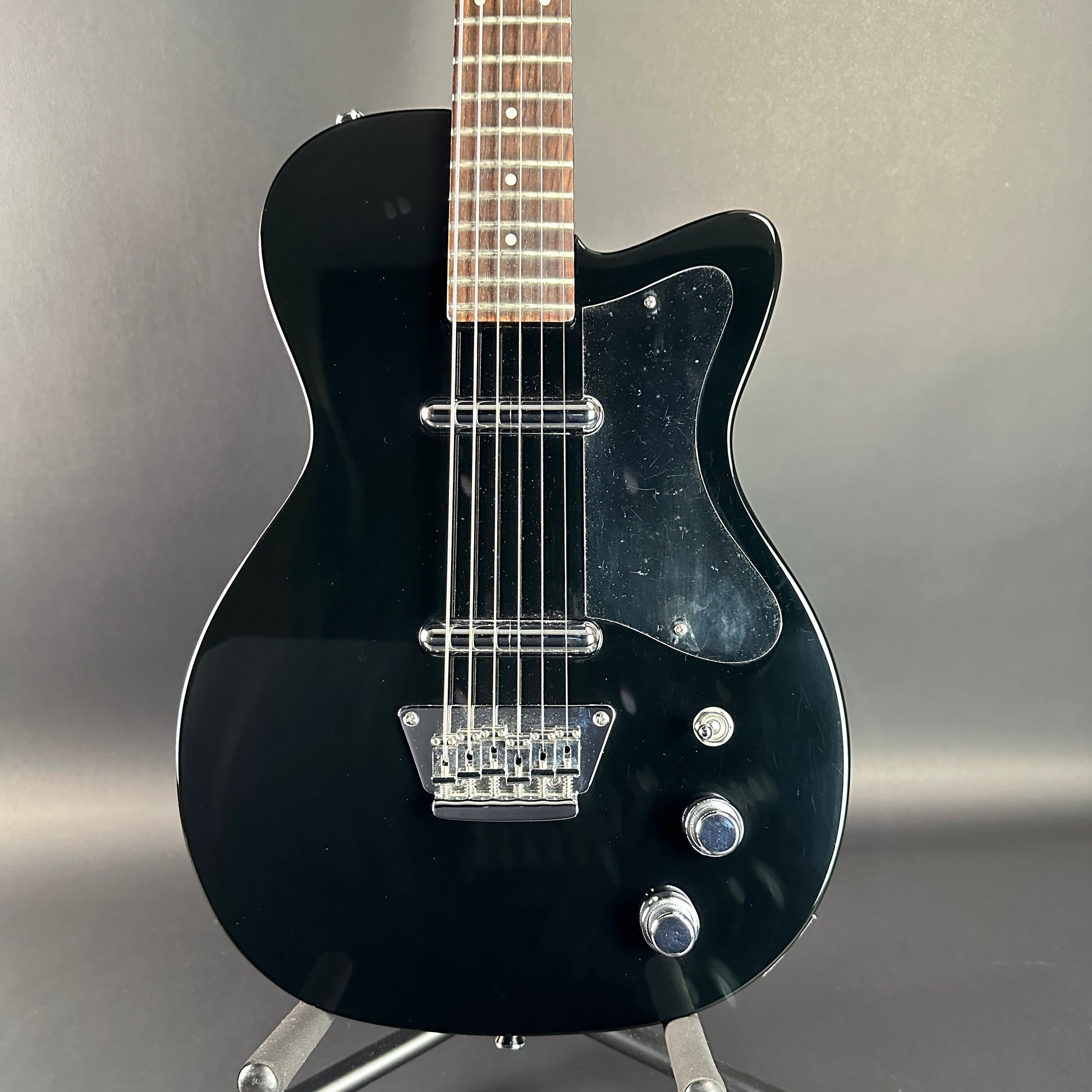 Front of Used Silvertone 1303/U2 Black.