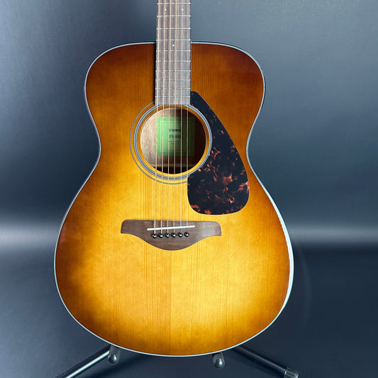 Front of Used Yamaha FS800 Sunburst.