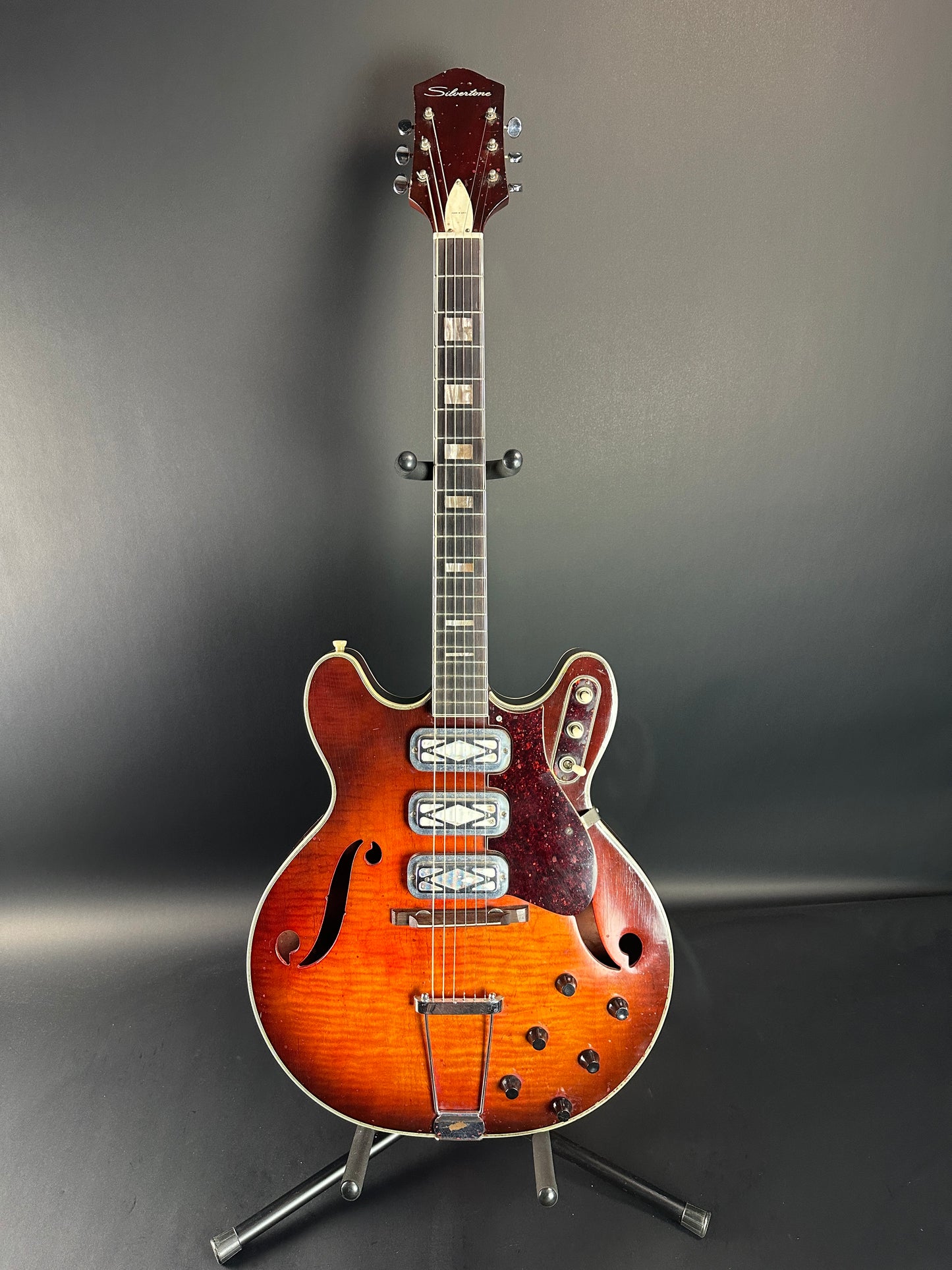 Full front of Vintage Silvertone 1454 Doublecut Redburst.