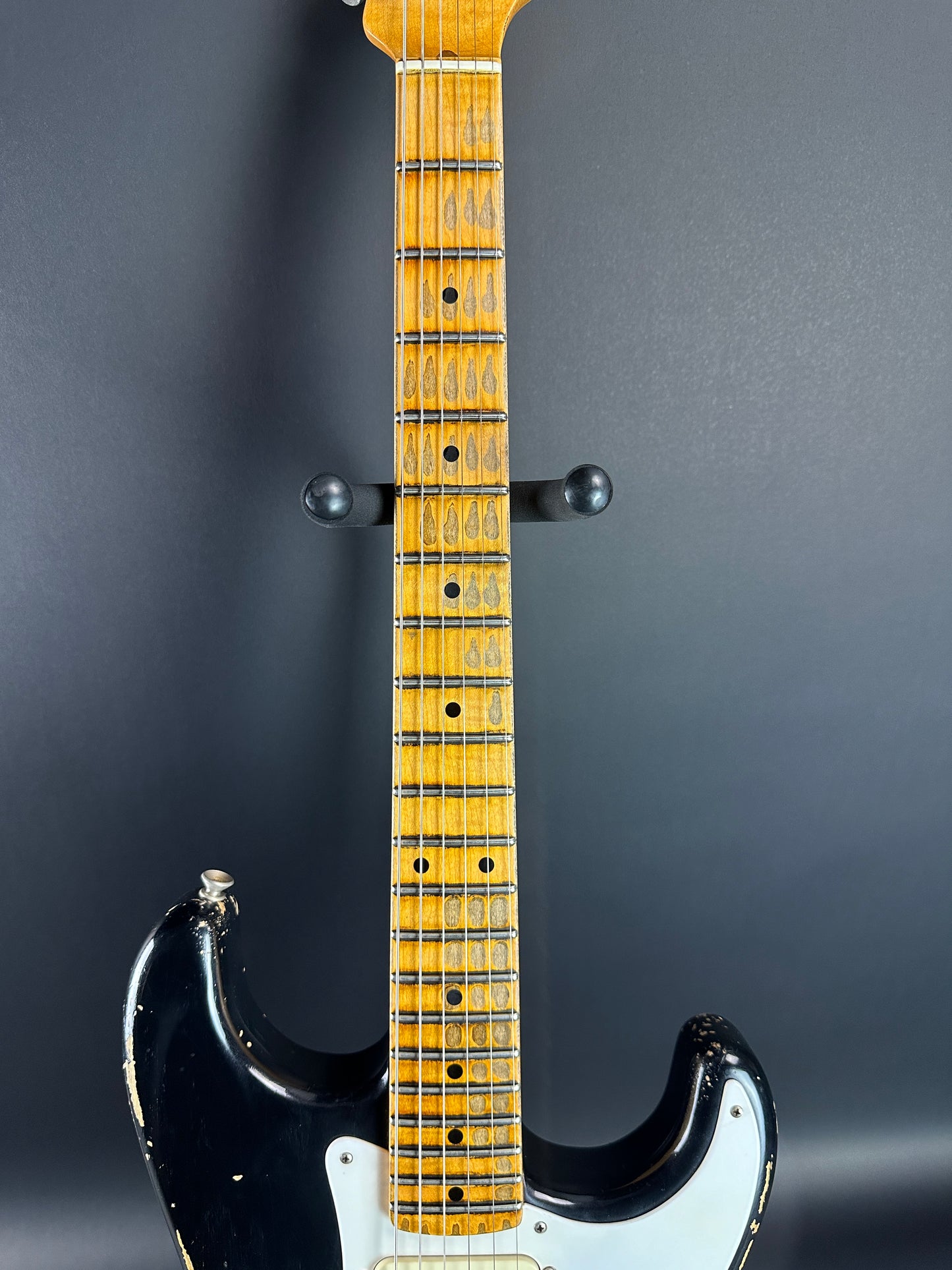 Fretboard of Used Fender Custom Shop '57 Stratocaster Relic Black.