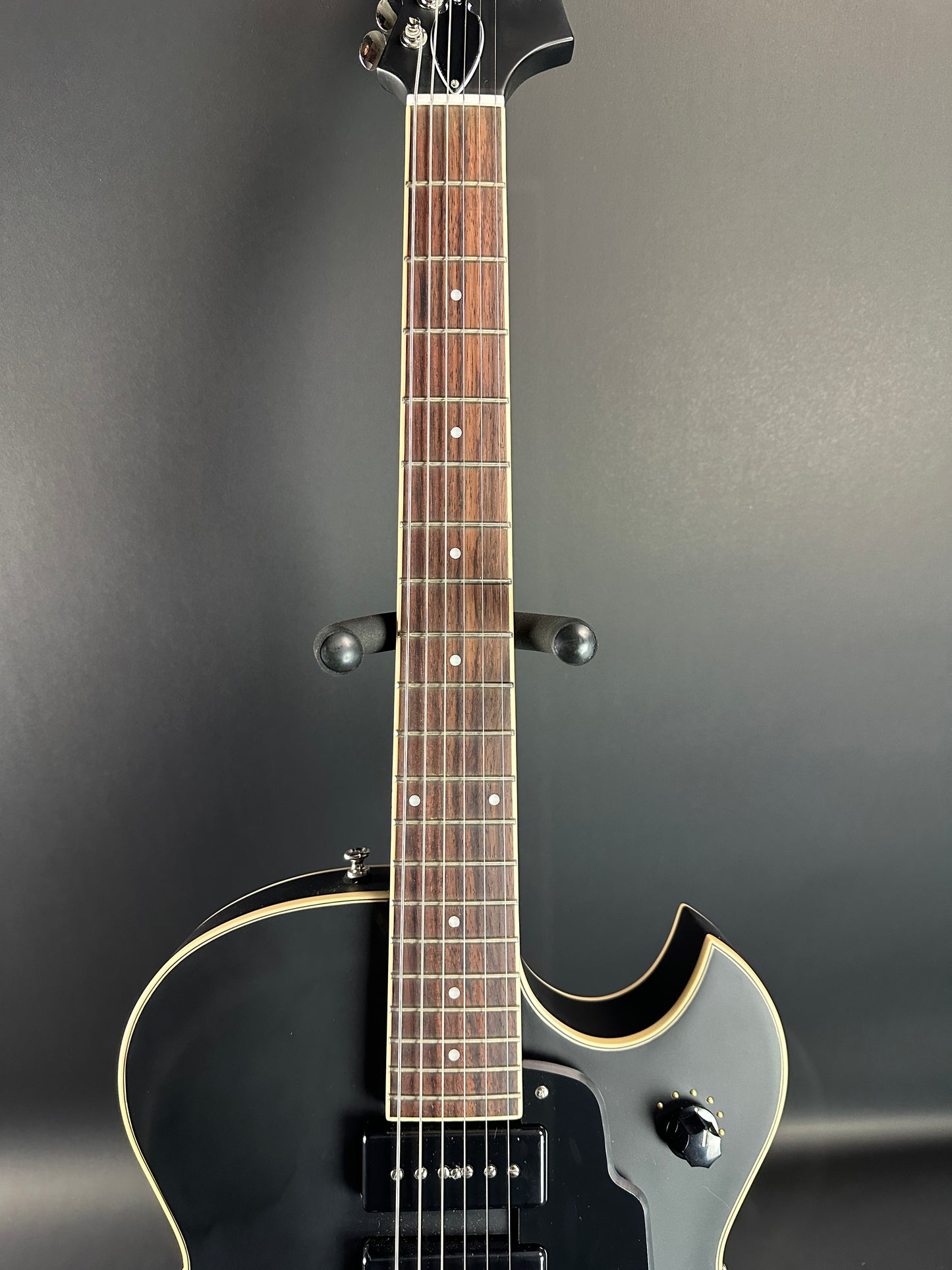 Fretboard of Used Guild Starfire I Jet P90 Black.