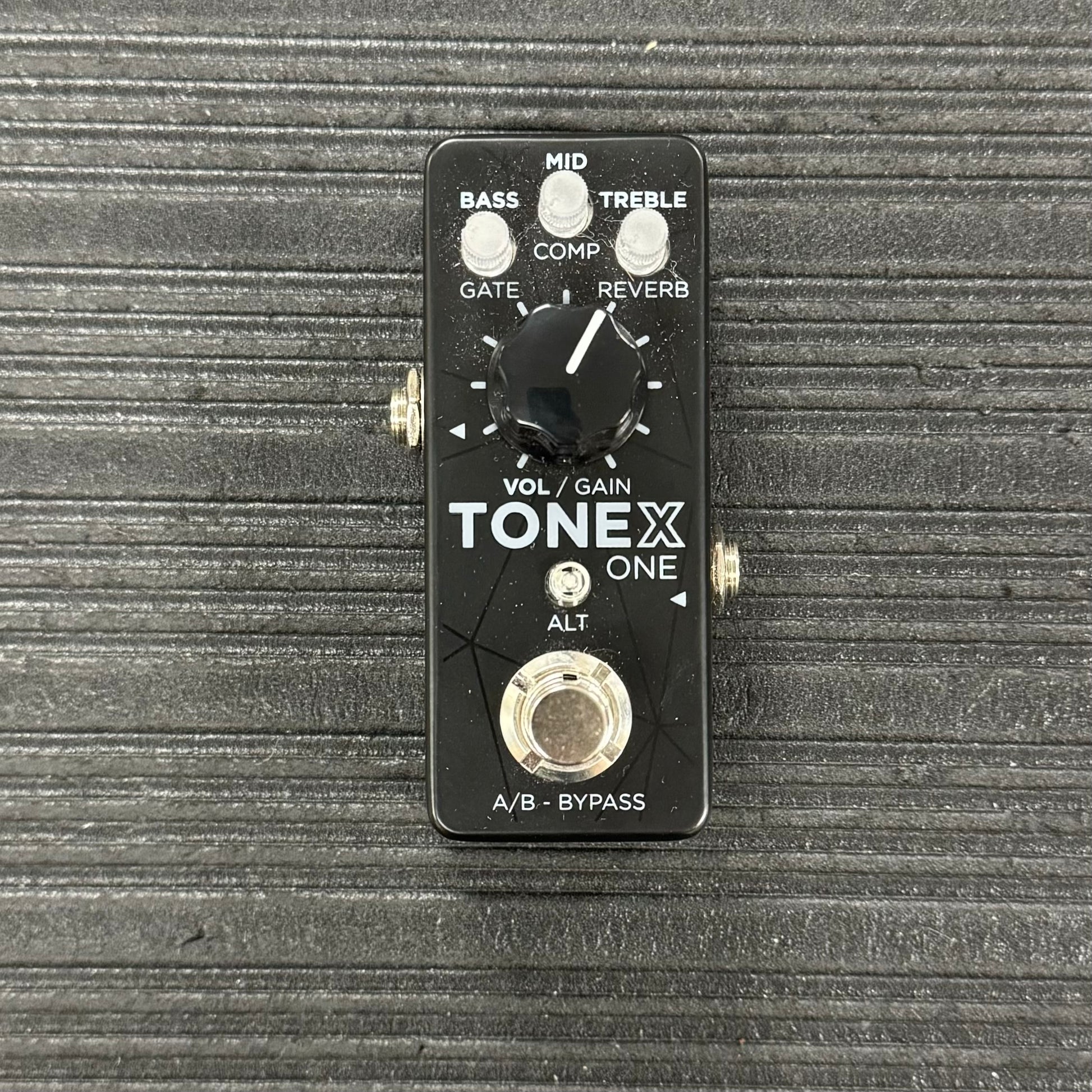 Top of Used IK Multimedia ToneX One Amplifier/Cab/Pedal Modeler