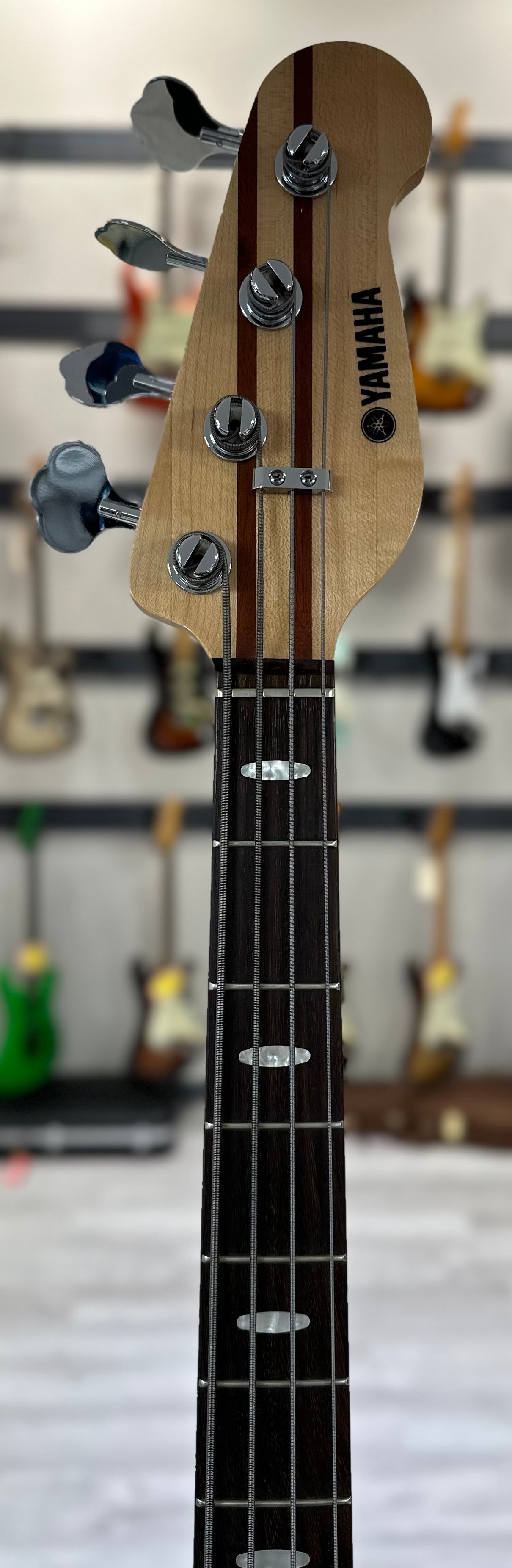 Headstock of Used Yamaha BB1024X Bass White w/Case TSS4272
