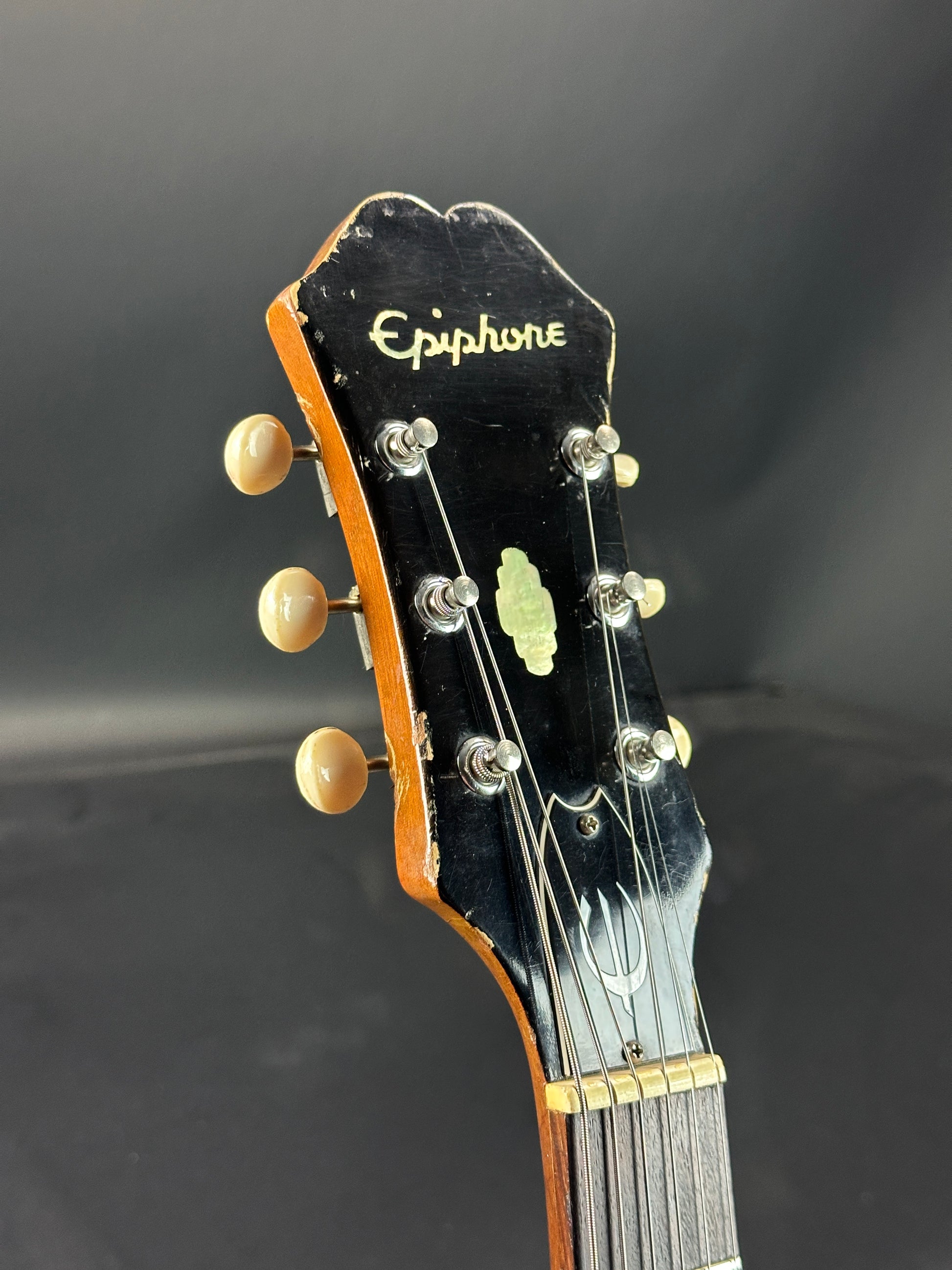 Angle of headstock of Vintage 1967 Epiphone Texan FT79N Natural.