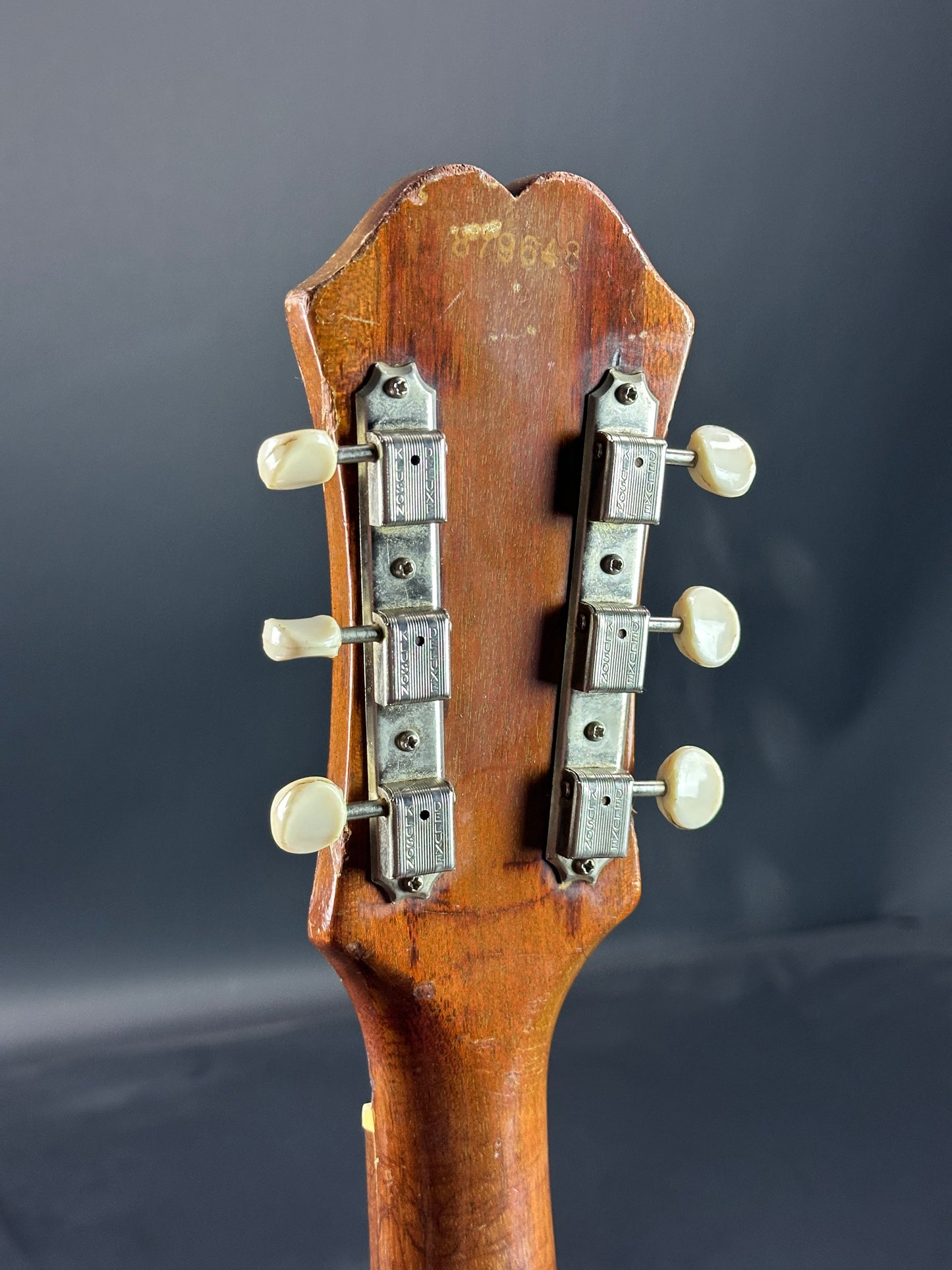 Angle of back of headstock of Vintage 1967 Epiphone Texan FT79N Natural.