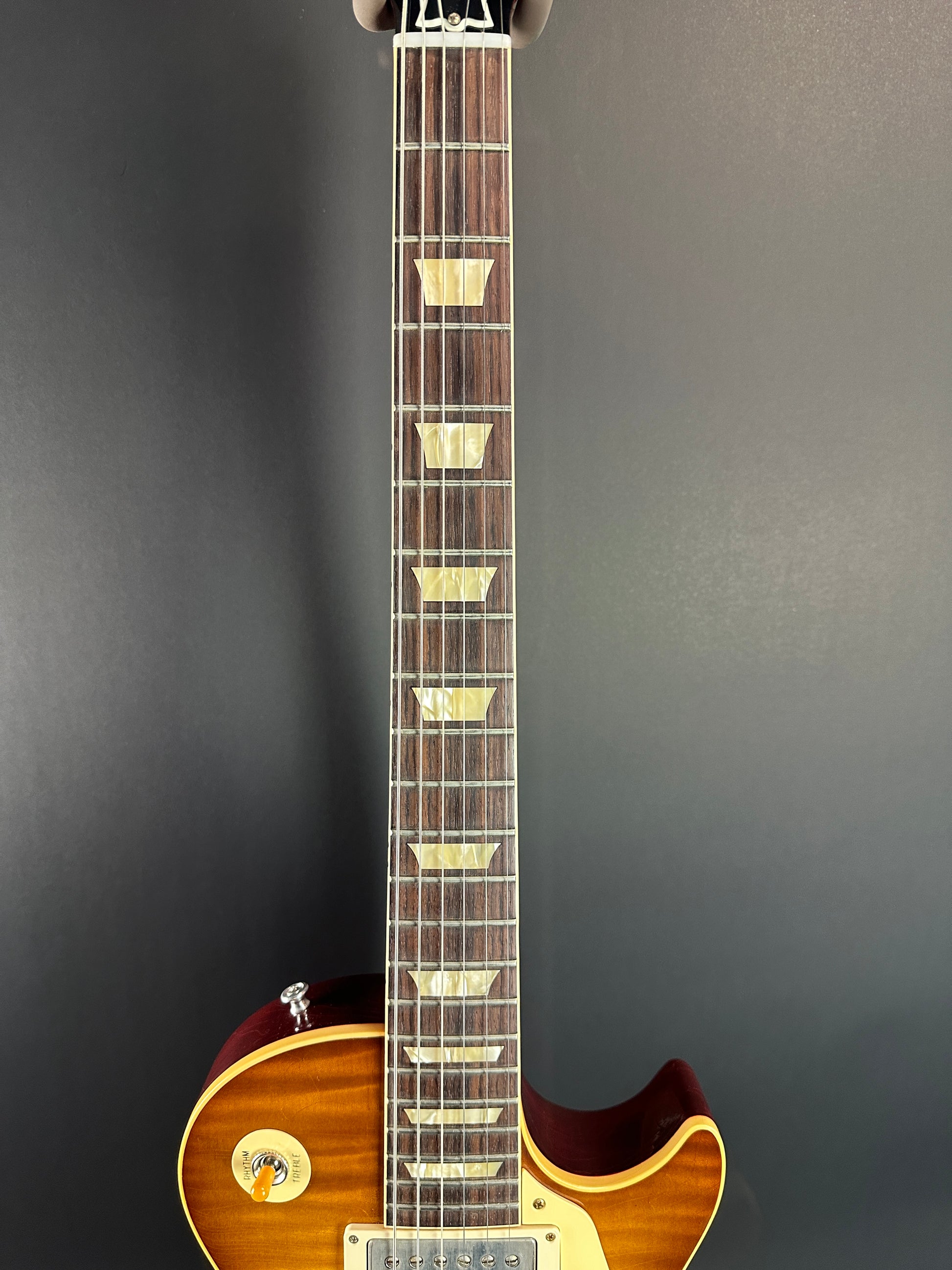 Fretboard of Used Gibson Custom Shop M2M 1959 Les Paul Standard Reissue Chambered Golden Poppy Ultra Light Murphy Aged.