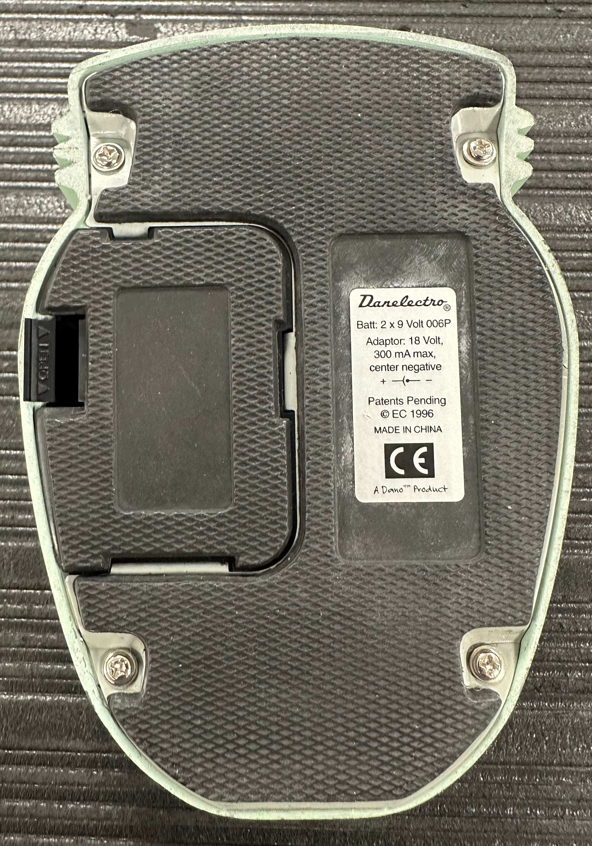 Bottom of Used Danelectro Cool Cat Chorus TSS4328