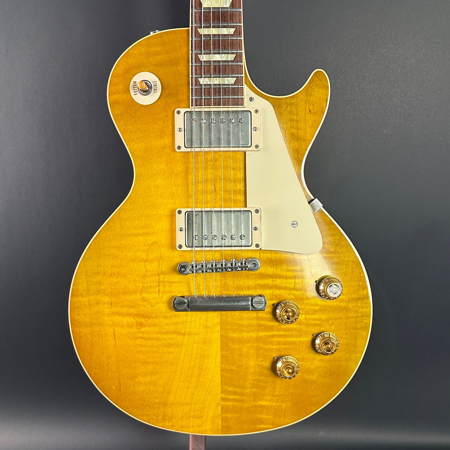 Front of Used Gibson Custom Shop '58 Les Paul R8 VOS Lemonburst.