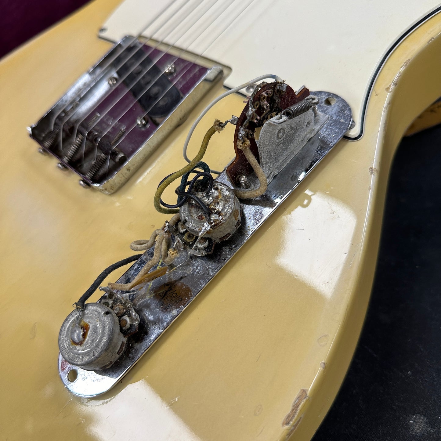 Electronics of Vintage 1968 Fender Telecaster Vintage White.