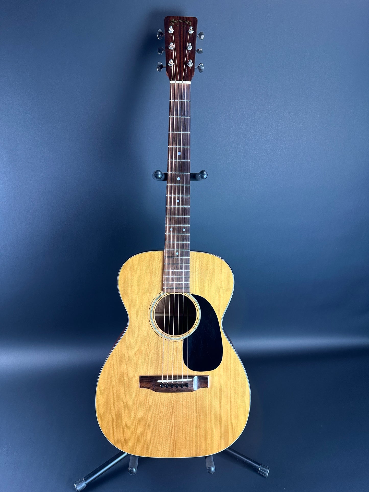 Full front of Vintage 1971 Martin 0-18.