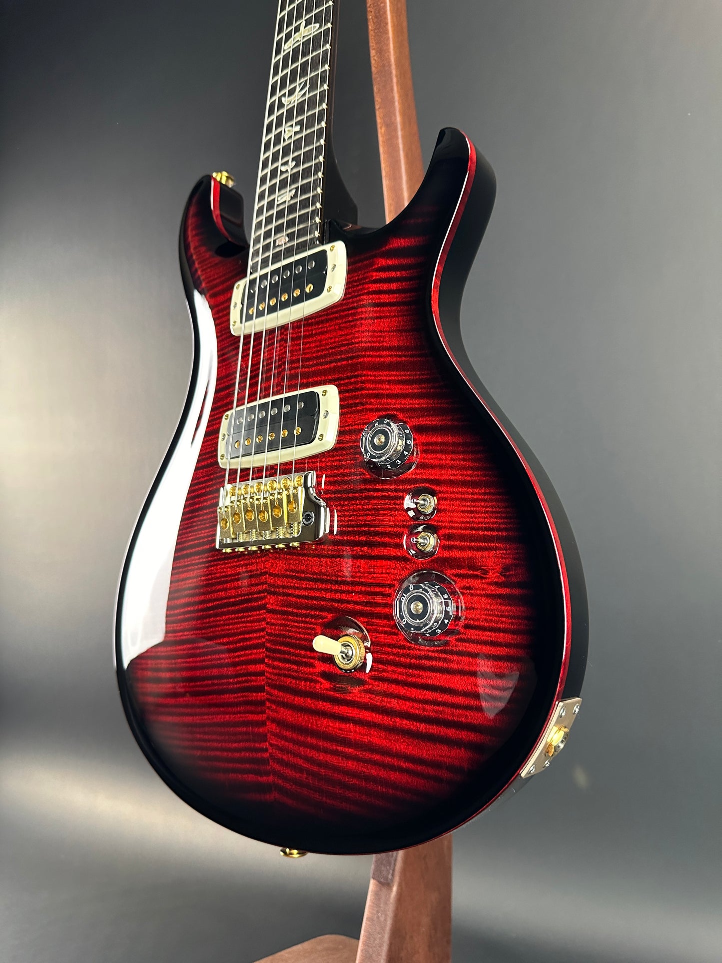 Front angle of PRS Custom 24-08 10 Top Fire Smokeburst.