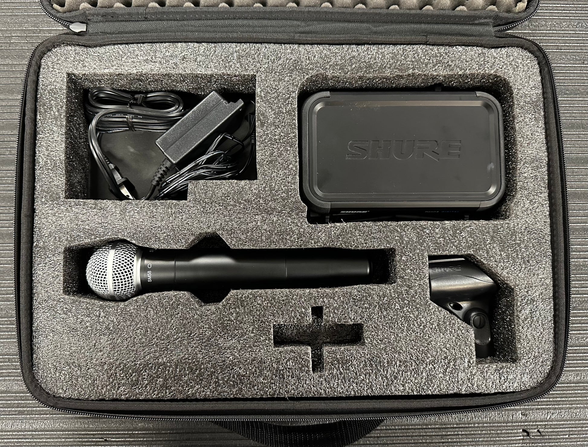 Top in case of Used Shure PGXD4 Digital SM58 Wireless Mic System TSS4016