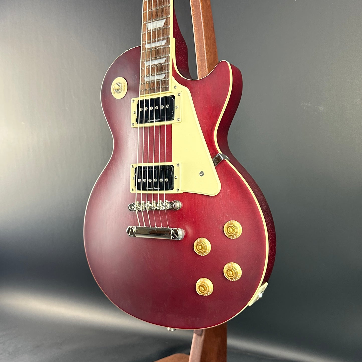 Front angle of Used Epiphone Les Paul Trad Pro IV Wine.