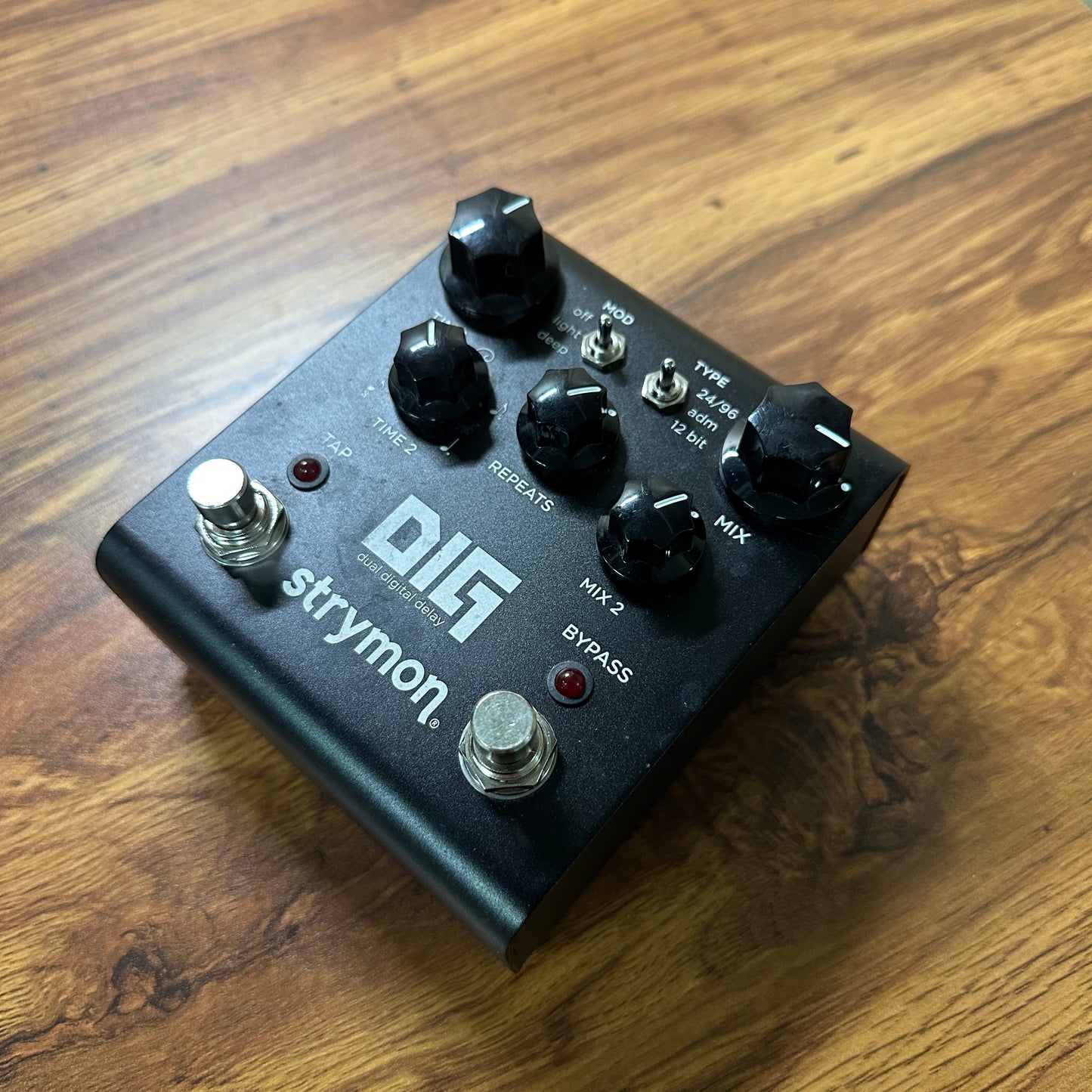 Top of Used Strymon DIG v1.