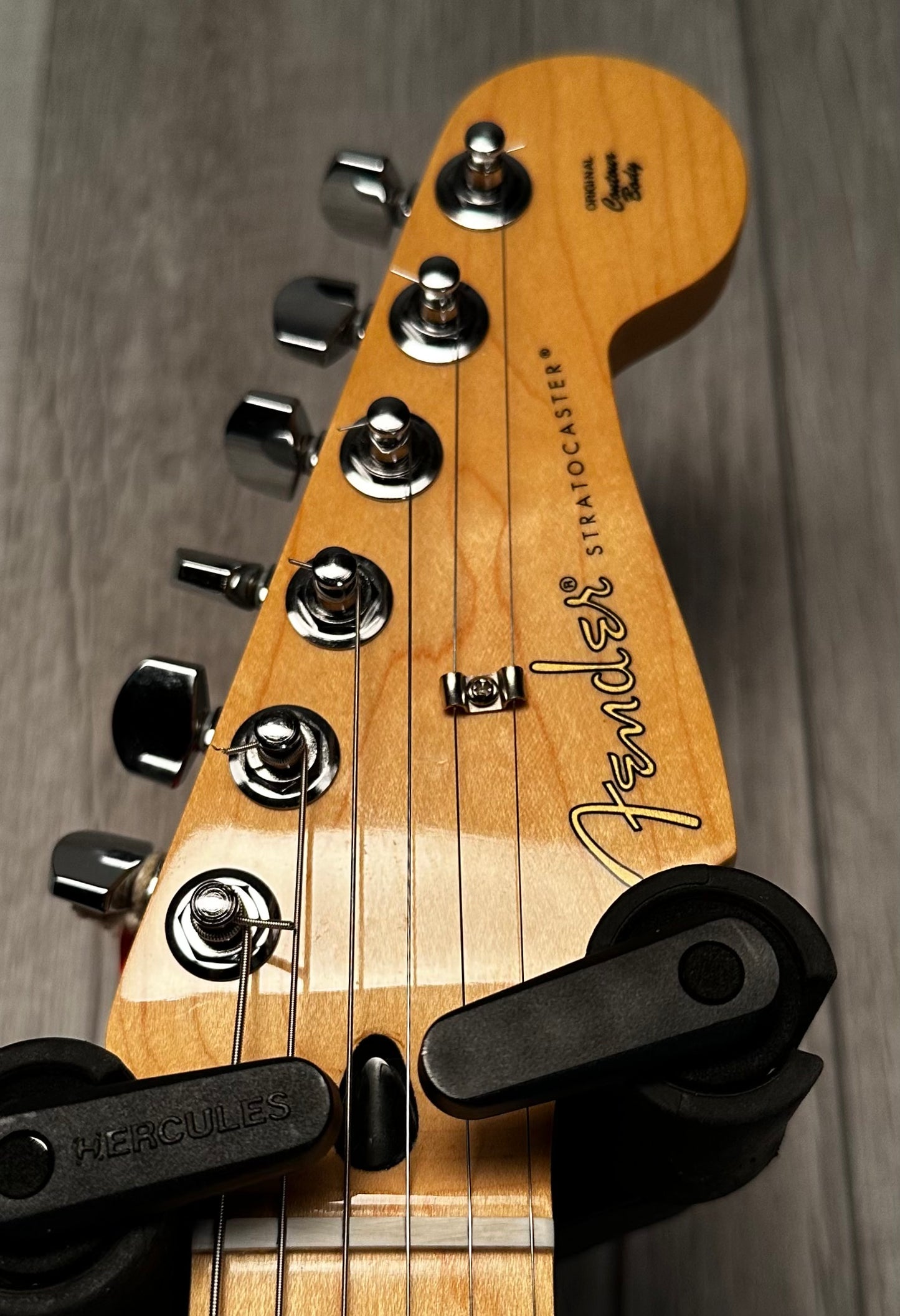 Headstock of Used 2022 Fender Player Stratocaster HSS 3-Tone Sunburst TSS3501
