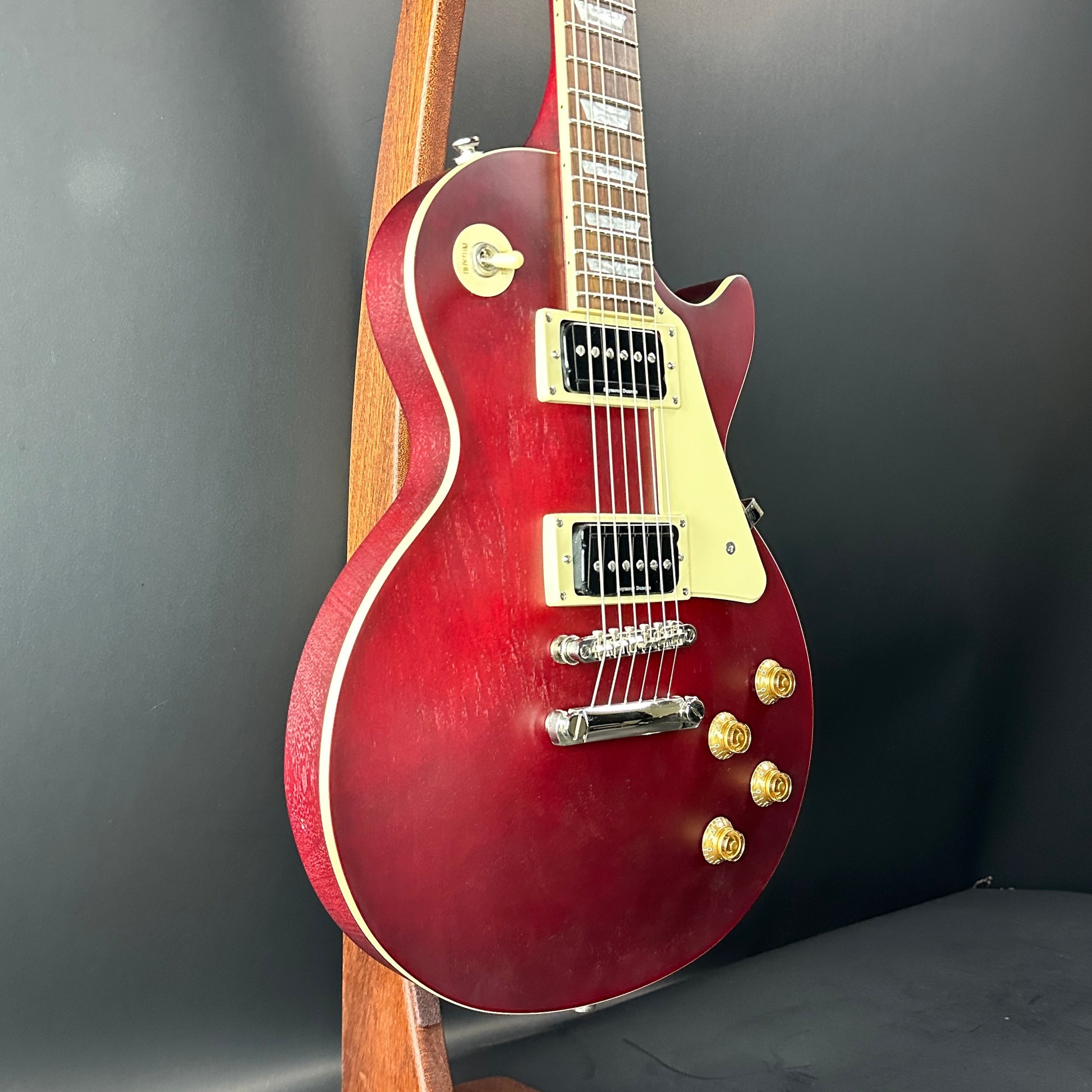 Front angle of Used Epiphone Les Paul Trad Pro IV Wine.