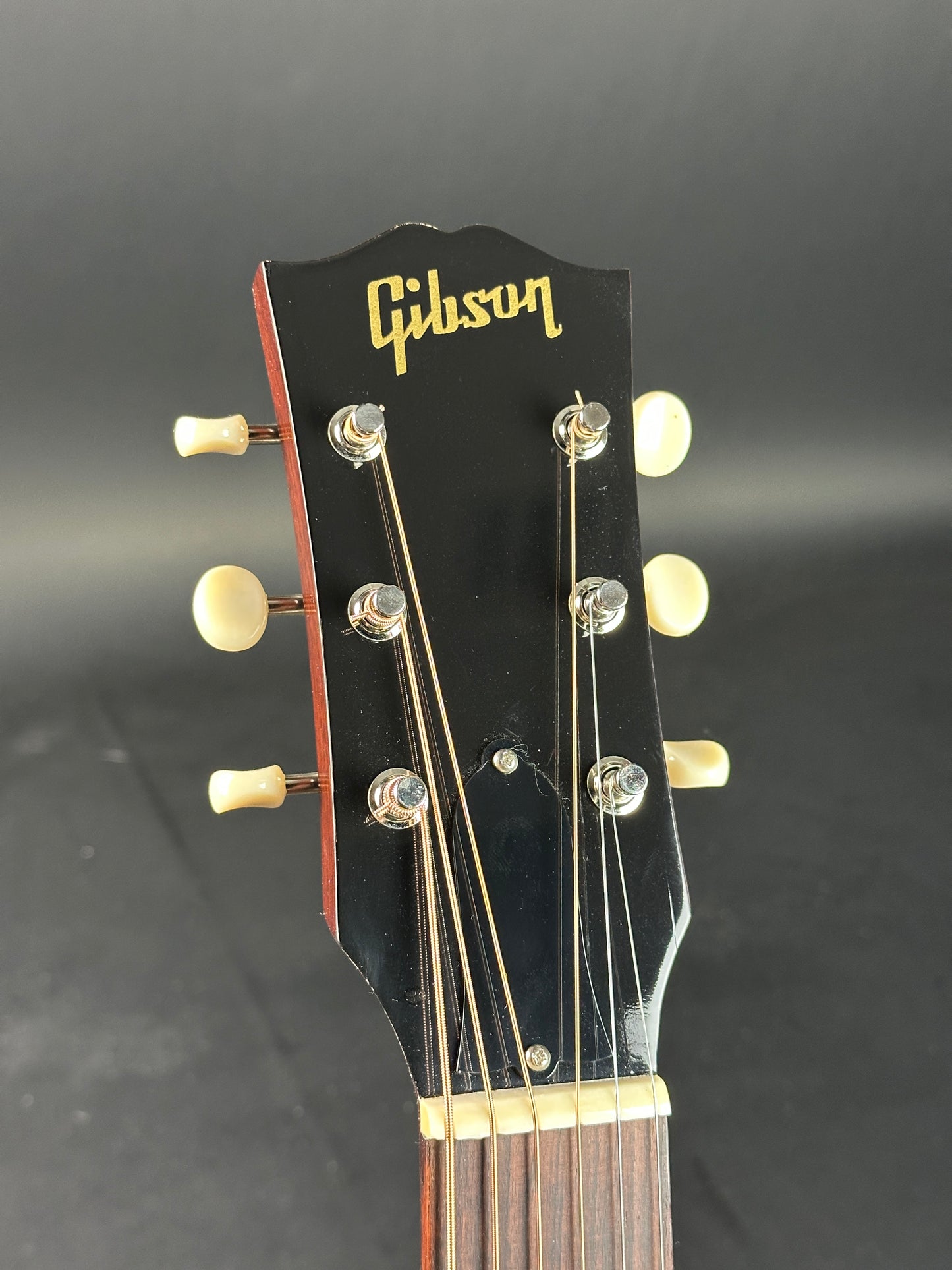 Headstock of Used 2024 Gibson Demo Shop 50s J-45 Sunburst.