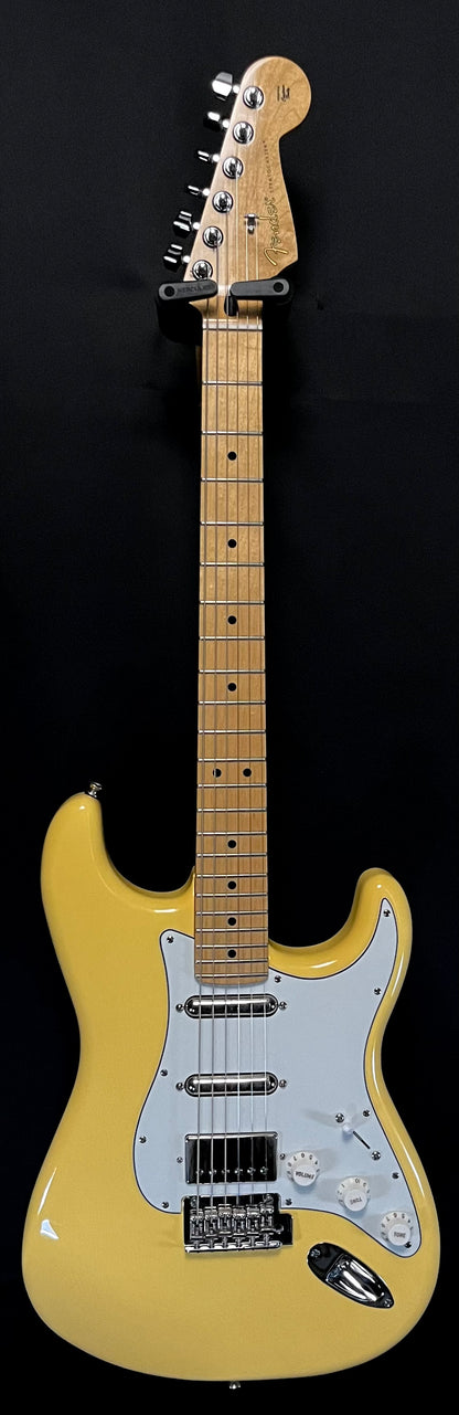 Full Front of Used 2019 Fender Player Series Stratocaster Vintage Blonde w/Lipstick PU's & Pearly Gates w/Bag TFW131