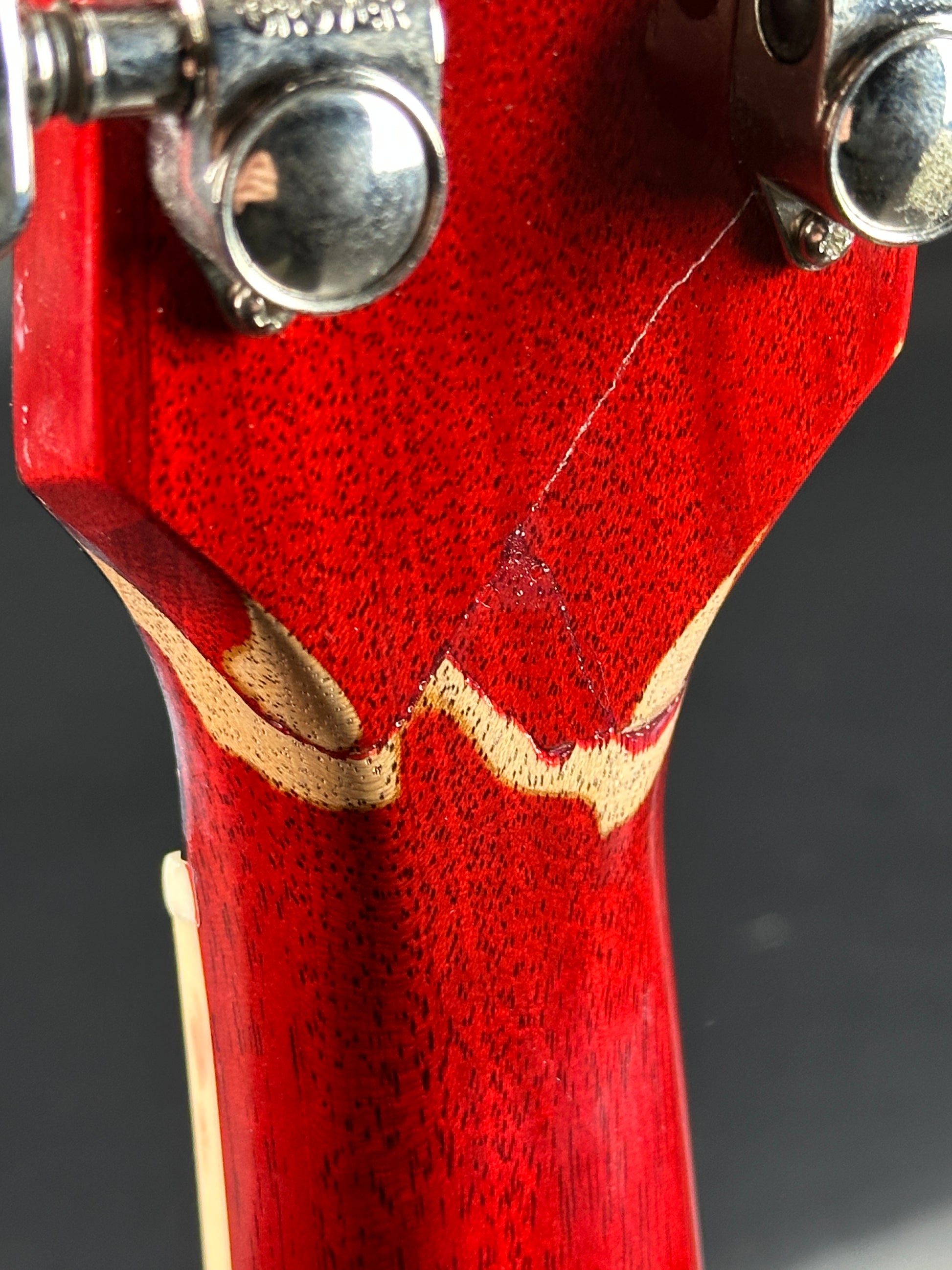 Crack in headstock of Used Gibson Les Paul Standard 60s Iced Tea.