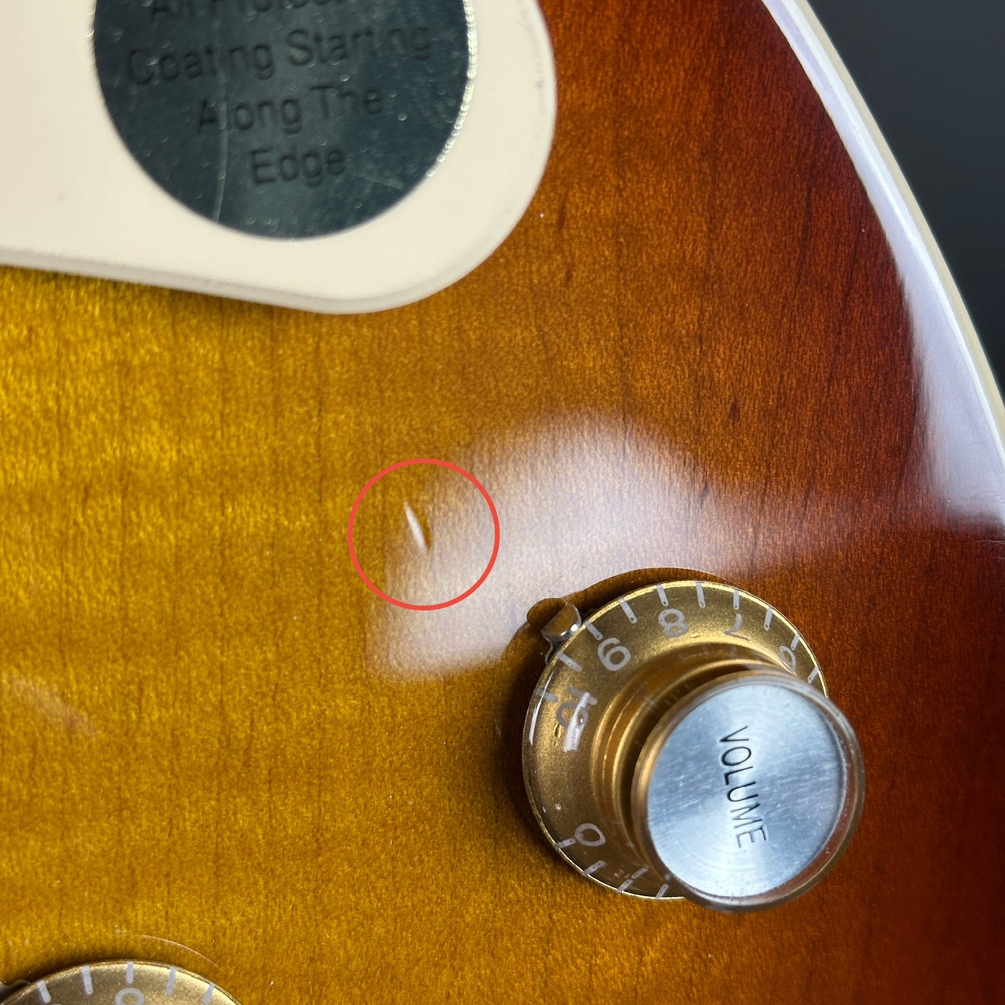 Small dent on body of Used Gibson Les Paul Standard 60s Iced Tea.