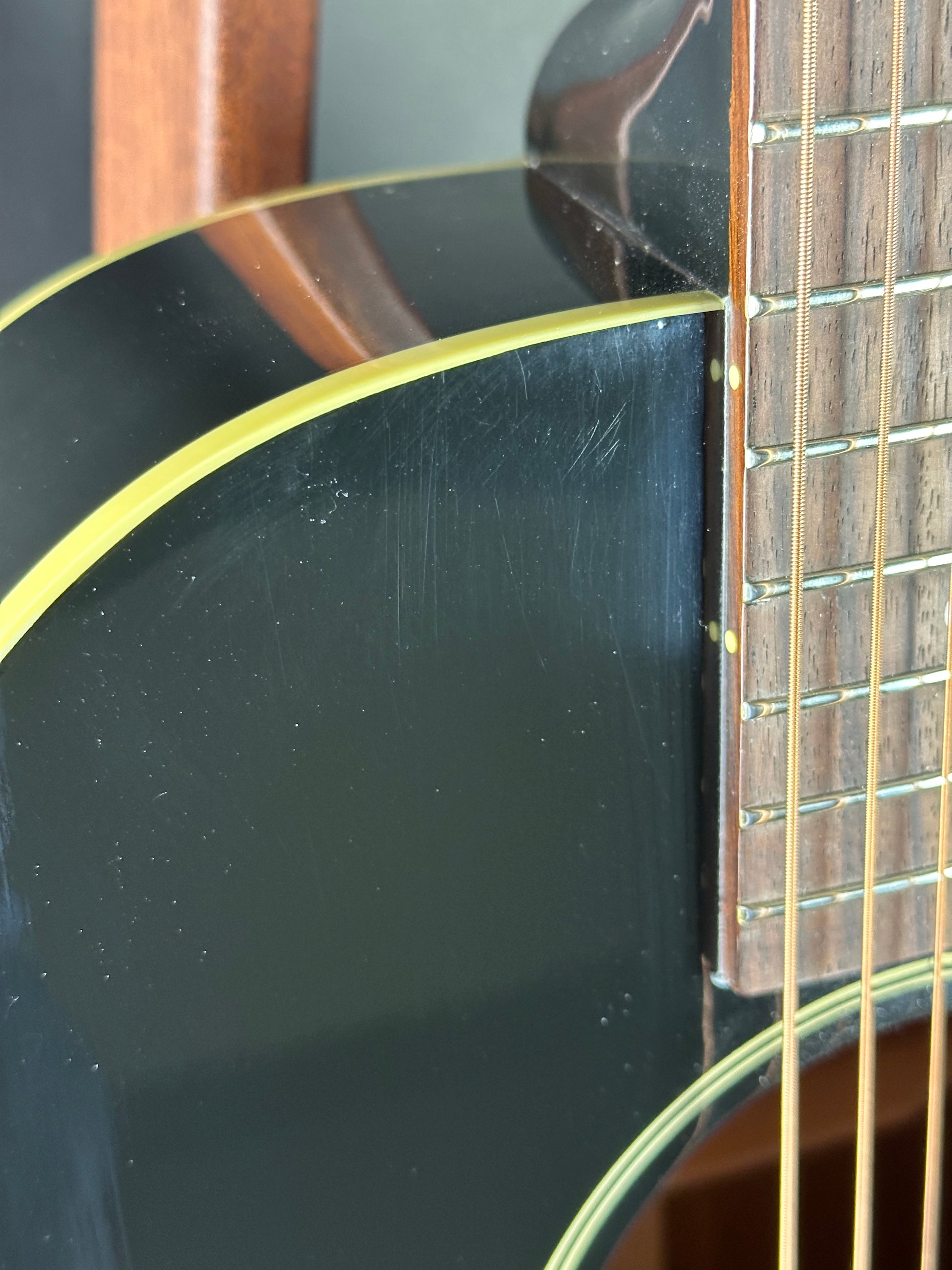 Scratches on front of Used 2023 Gibson L-00 Black.