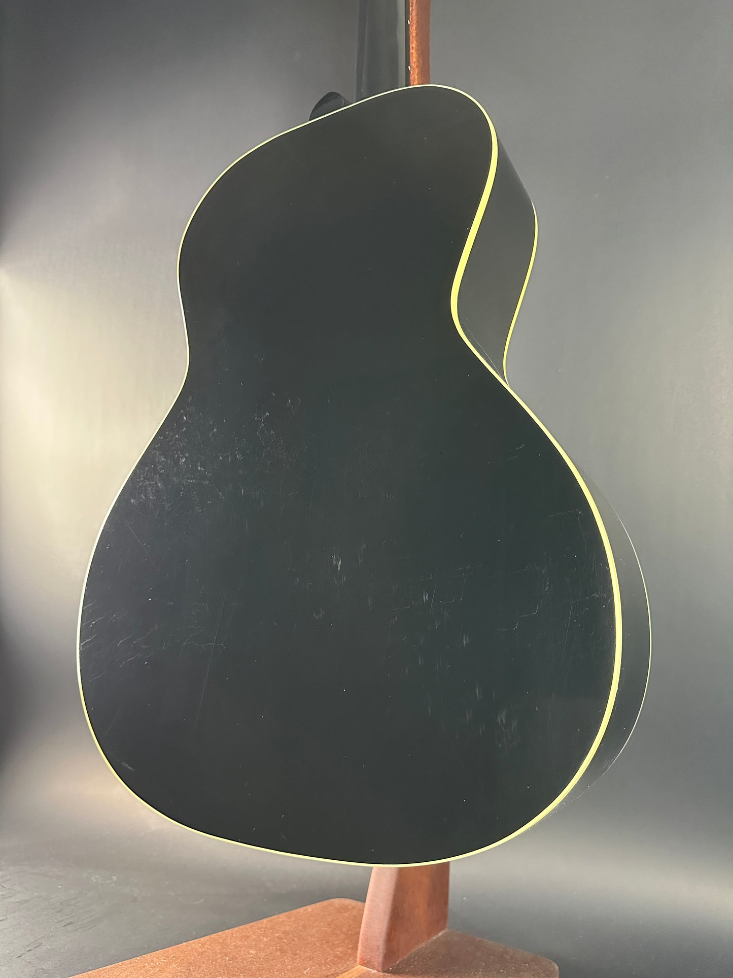 Back angle of Used 2023 Gibson L-00 Black.