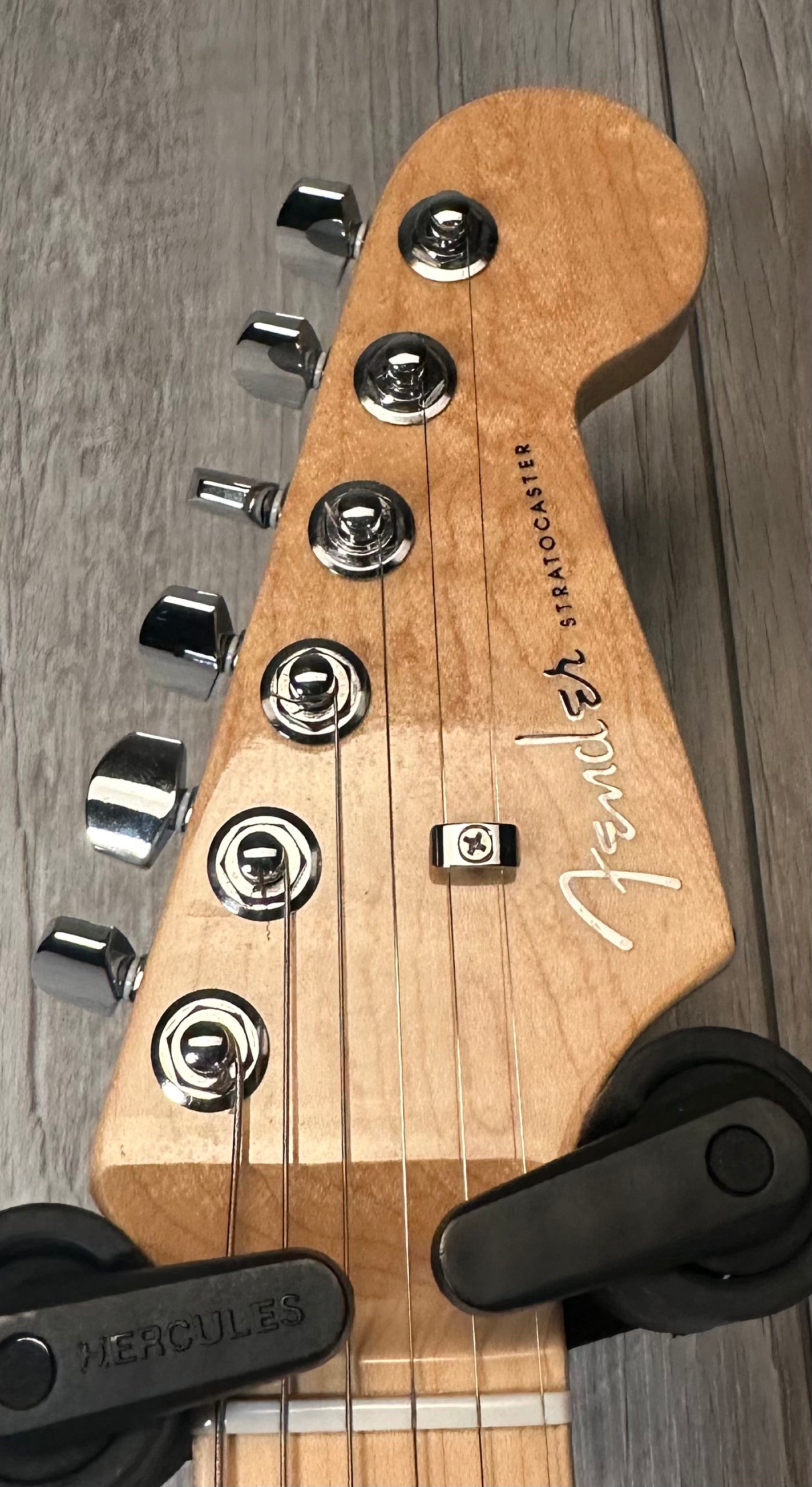 Headstock of Used 2016 Fender American Elite Stratocaster HSS Shawbucker Olympic Pearl w/case TSS3609