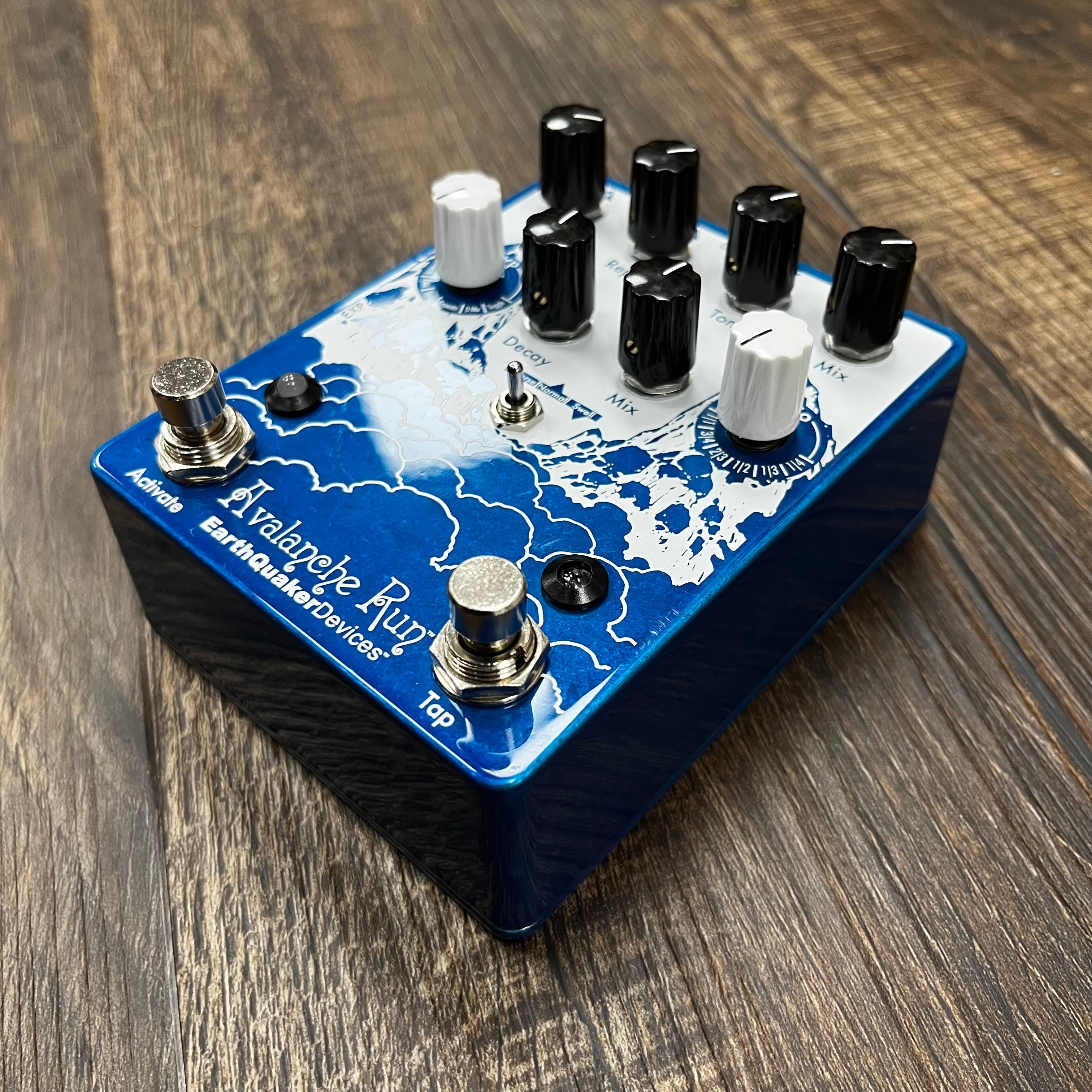 Used EarthQuaker Devices Avalanche Run Stereo Delay & Reverb TFW502 – Tone  Shop Guitars