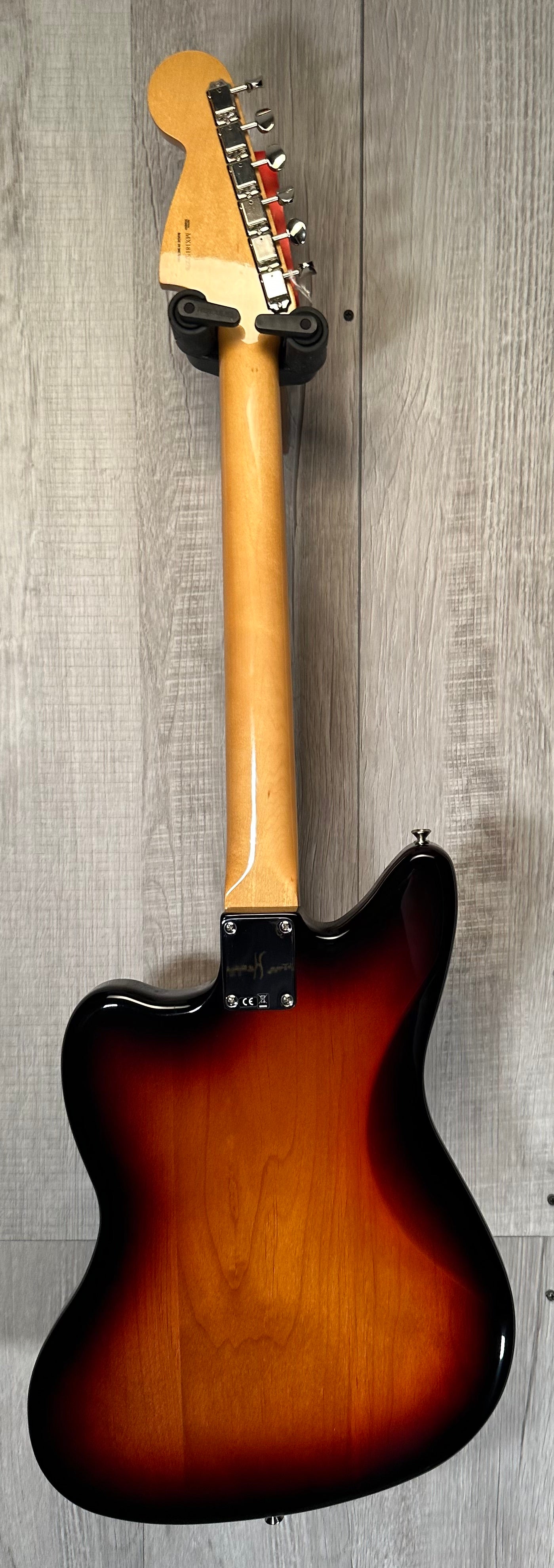 Full back of Used 2019 Fender Classic Player Jaguar Sunburst w/bag TSS3701