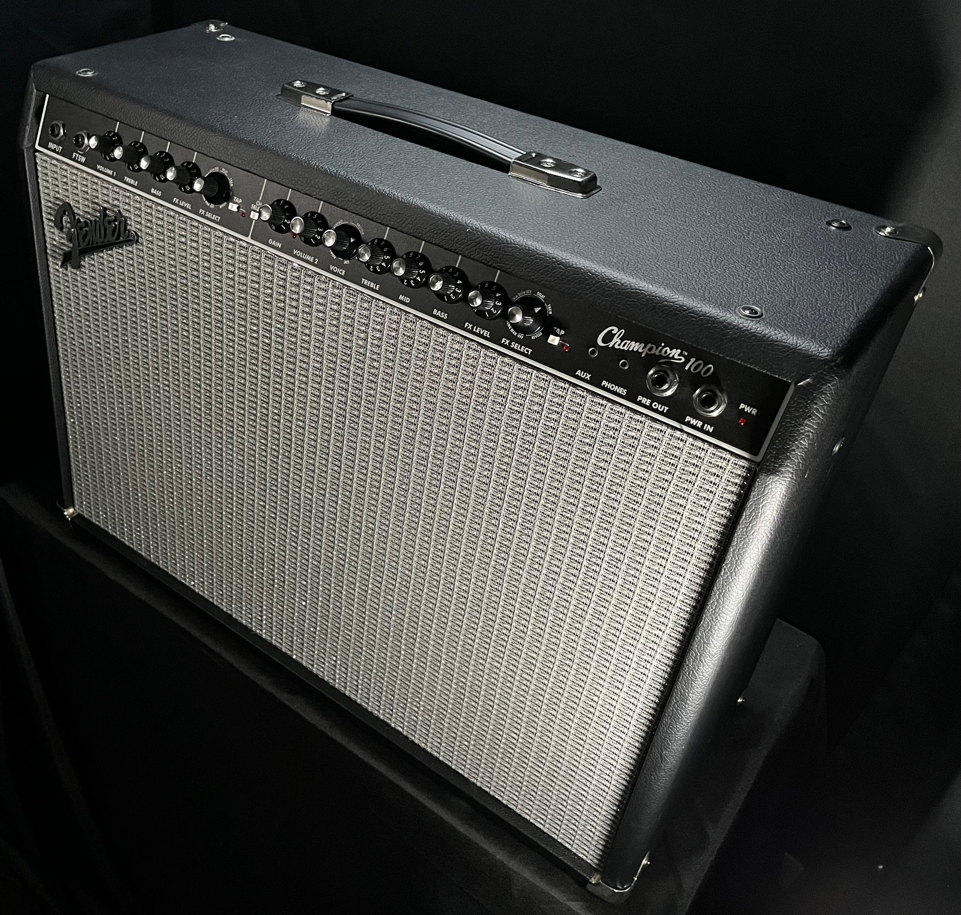 Side of Used Fender Champion 100 2-Channel 100-Watt 2x12" Solid State Guitar Combo TFW526