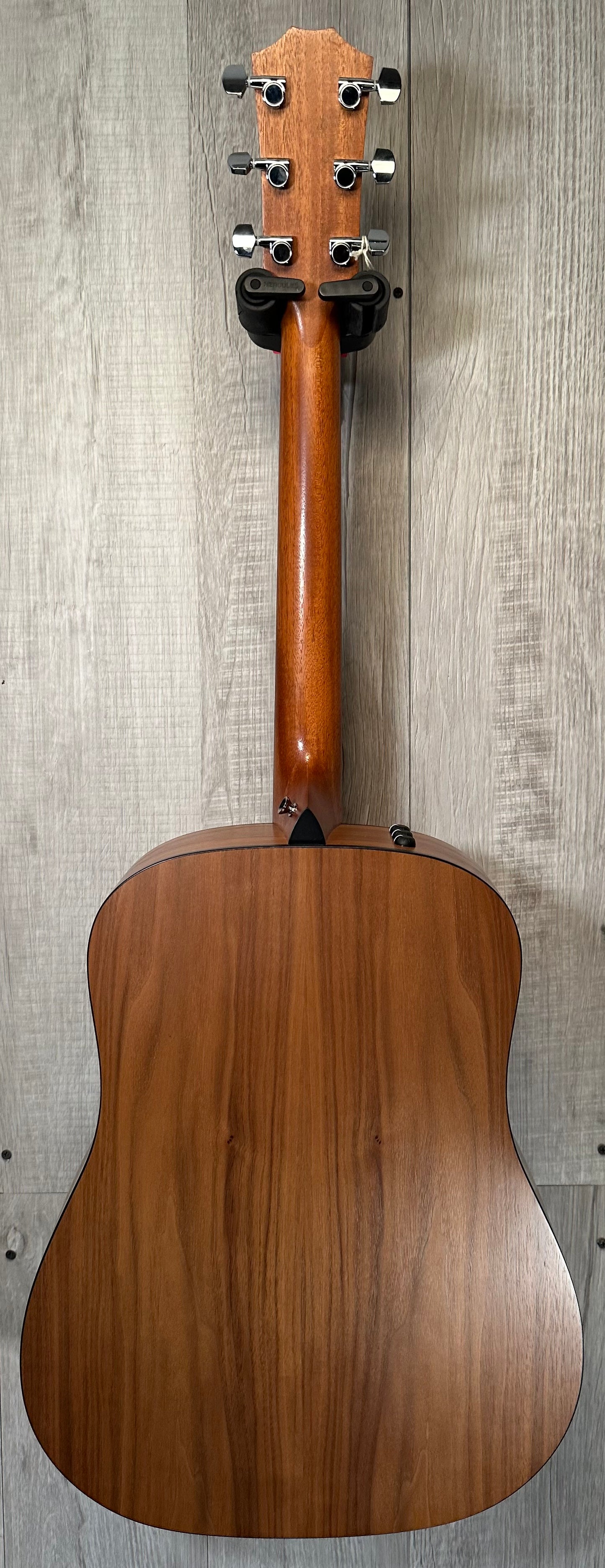 Back of Used Taylor 110E Natural w/bag TSS3785